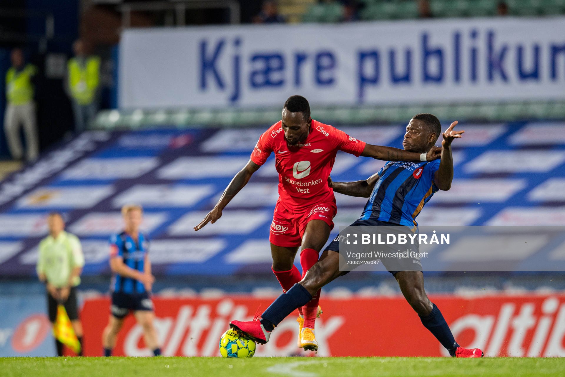 Daouda Bamba of Brann and Tortol Lumanza of Stabæk