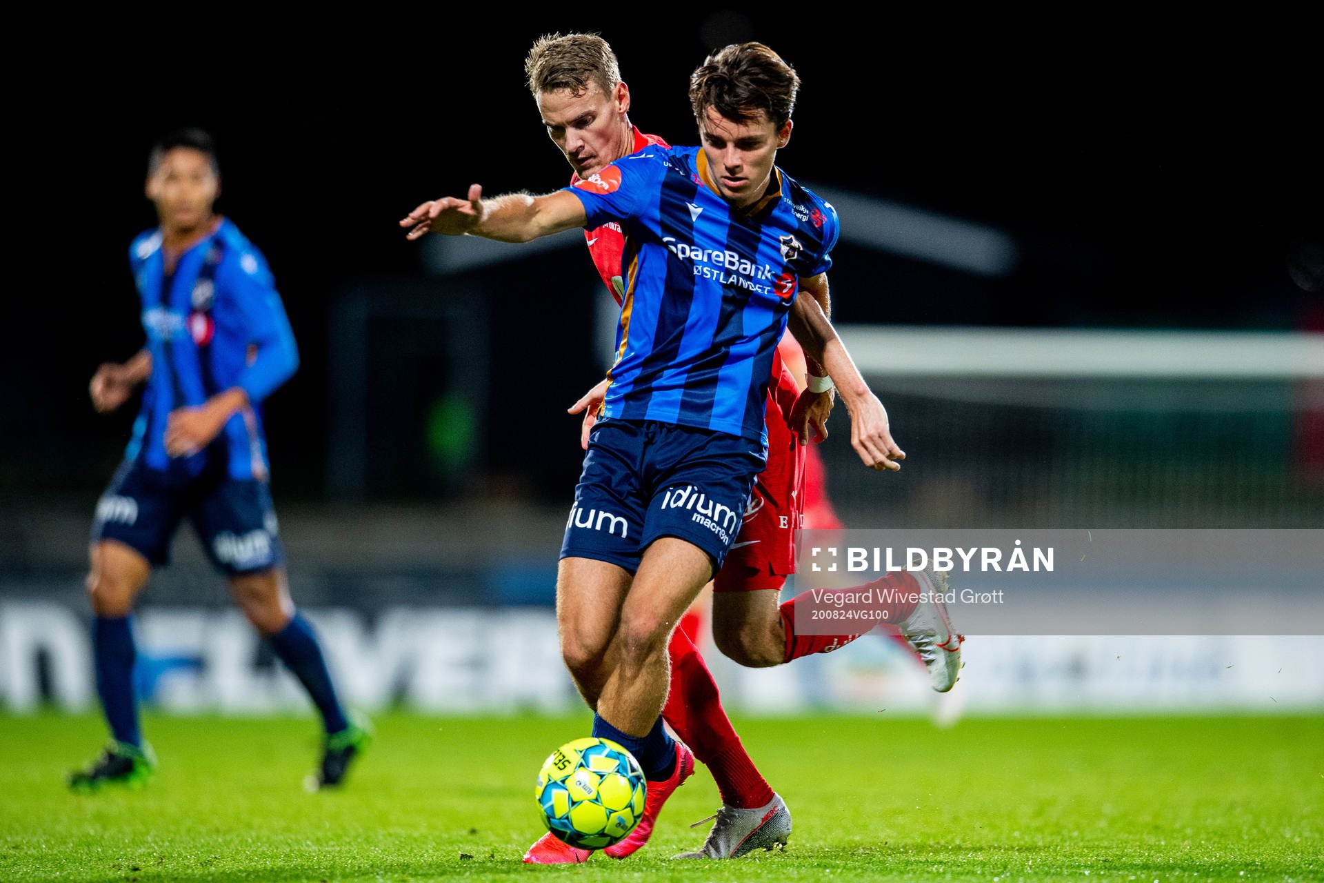 Jon-Helge Tveita of Brann and Hugo Vegard Vetlesen of