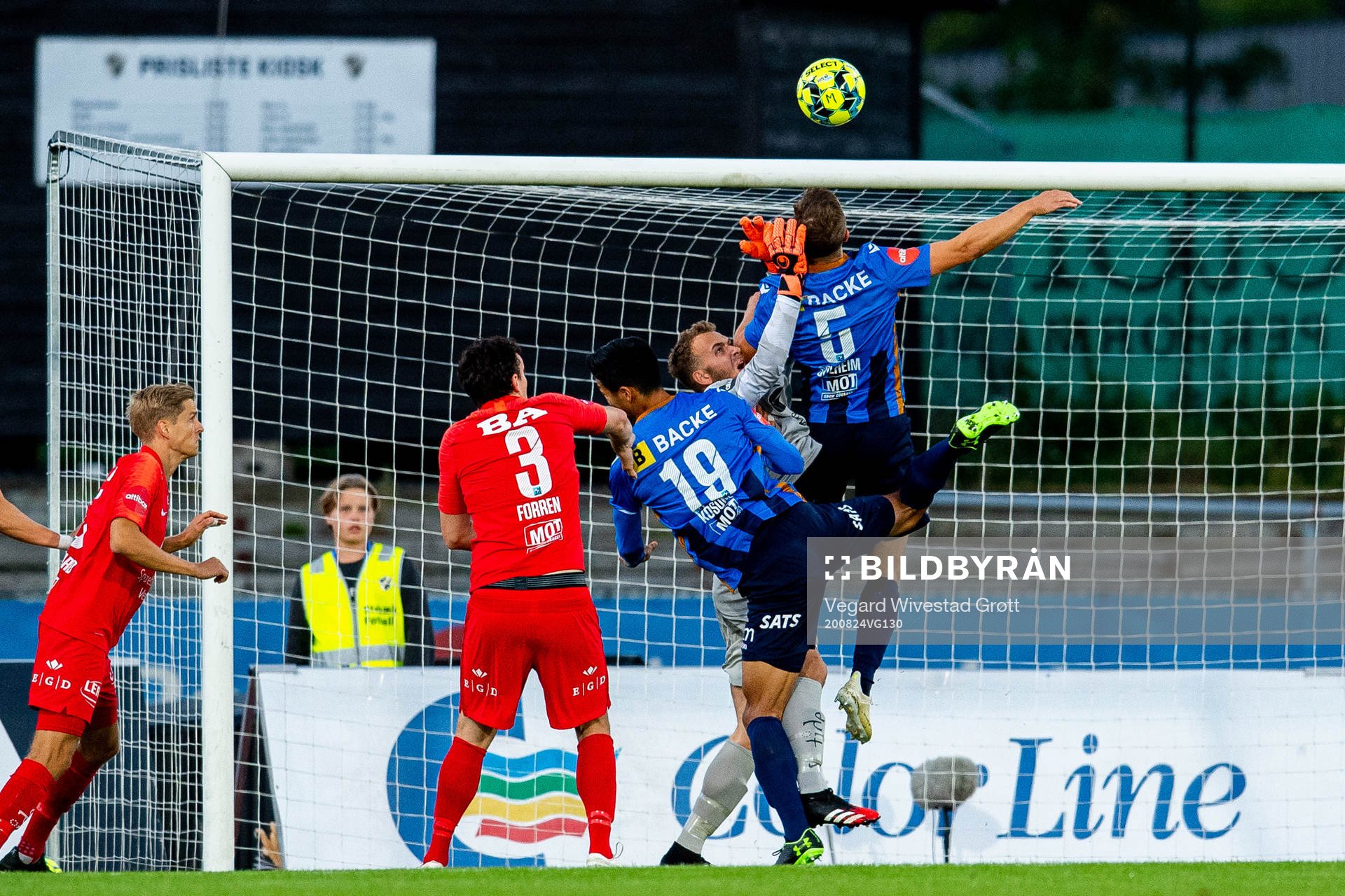 Goalkeeper Markus Olsen Pettersen of Brann and Mats Solheim