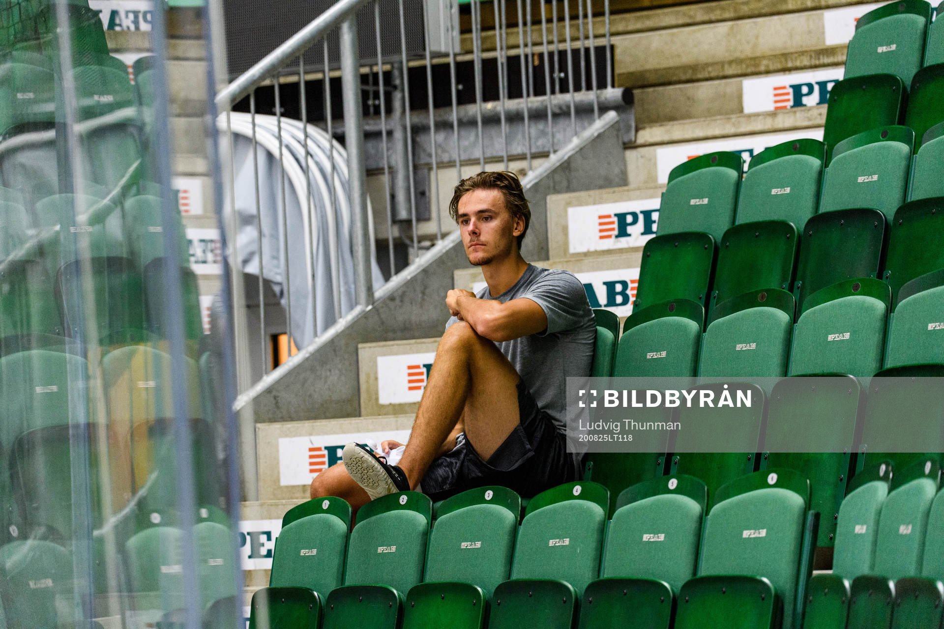 Rögles nyförvärv Raphaël Lavoie på läktaren