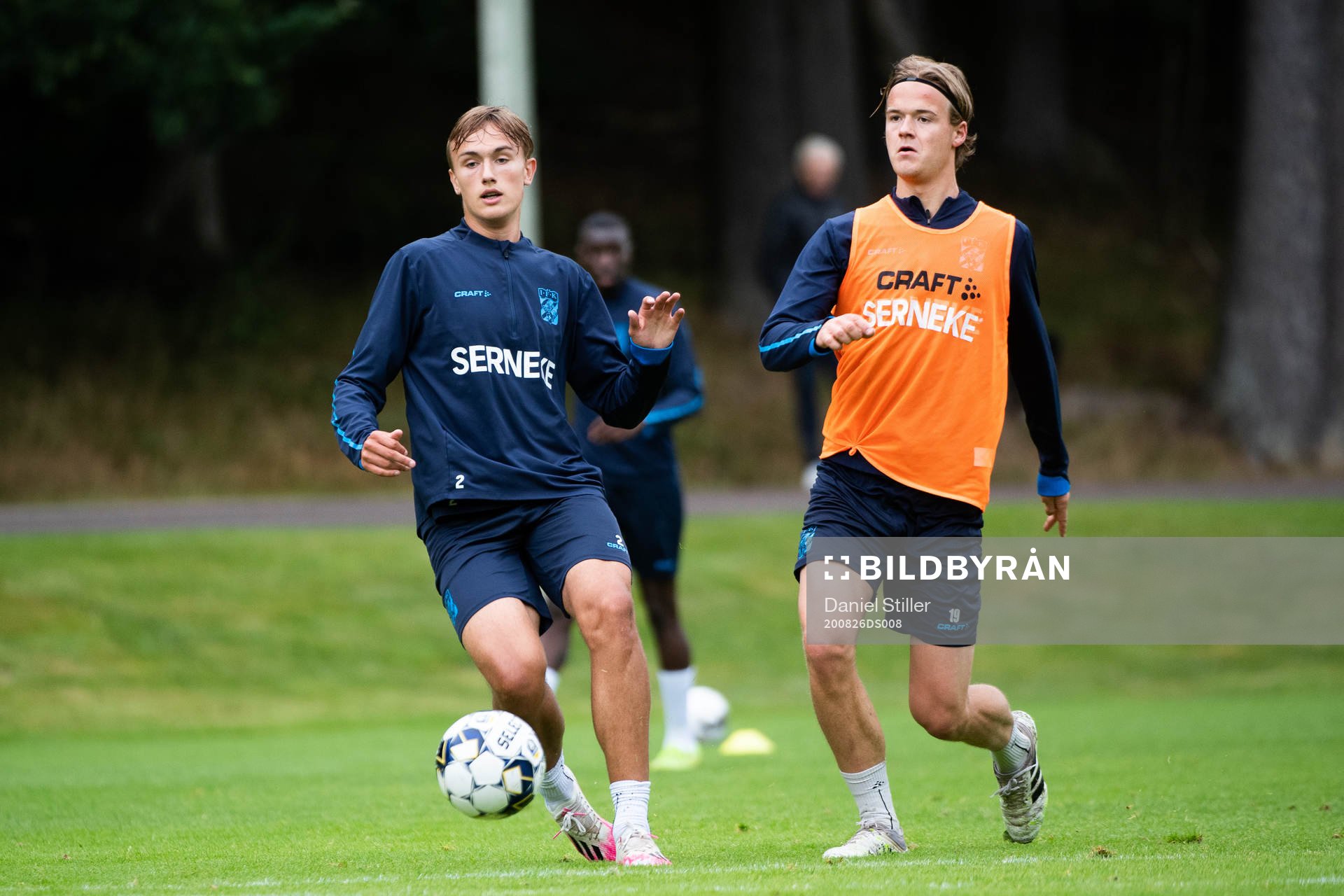 Jesper Tolinsson och August Erlingmark tränar med IFK