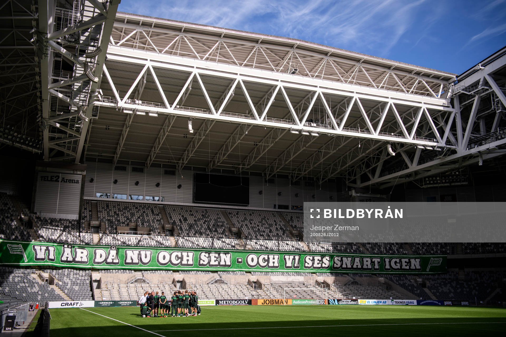 Hammarbys spelare samlas i en ring under en träning med Hammarby den 26 augusti 2020 i Stockholm.
