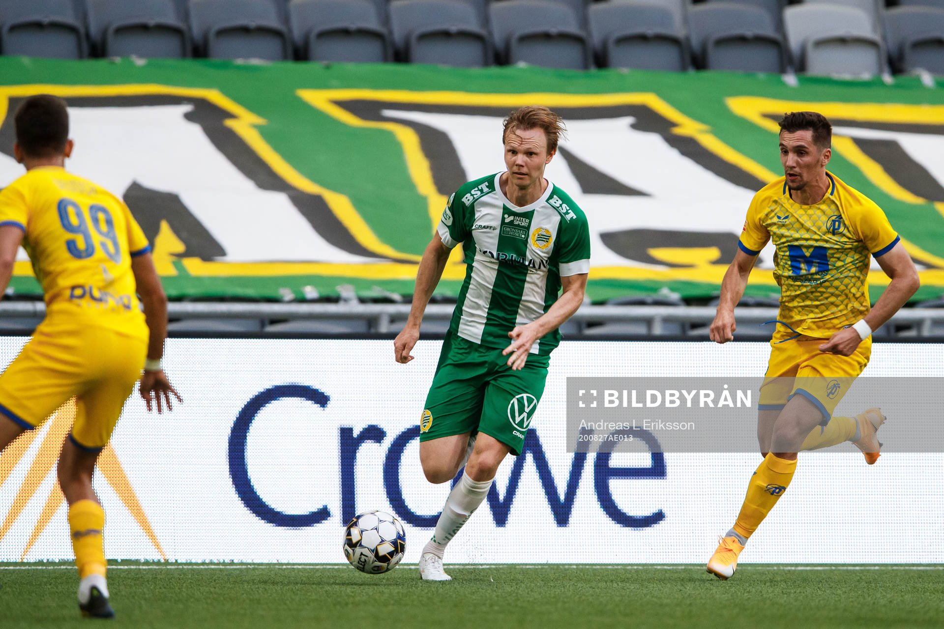 Tim Söderström of Hammarby and Laszlo Deutsch of Puskas
