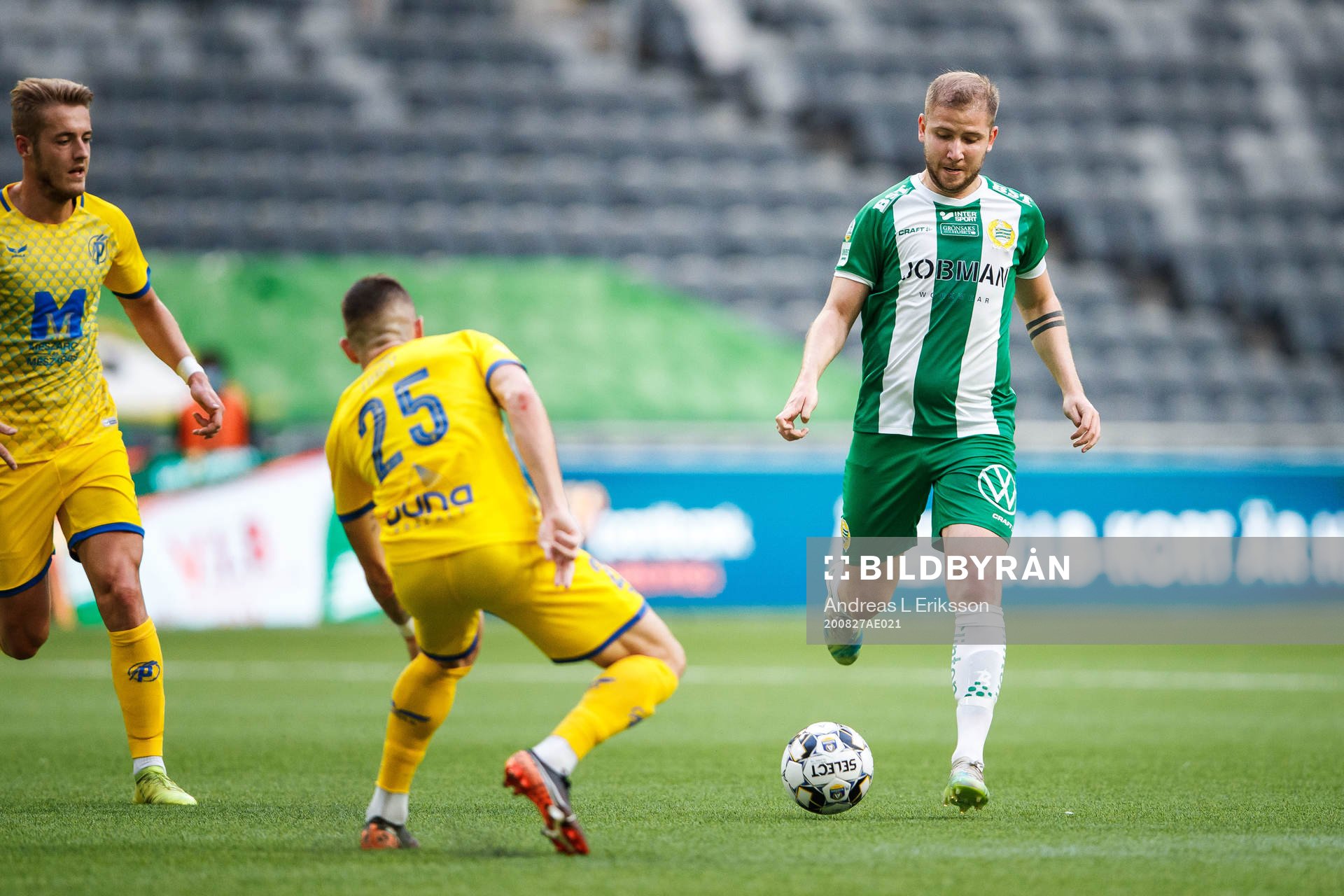 Zsolt Nagy of Puskas and Darijan Bojanic of Hammarby