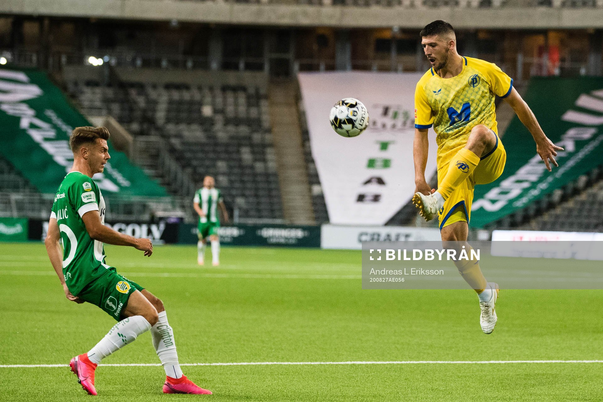 Alexander Kacaniklic of Hammarby and Hadzhiev of Puskas