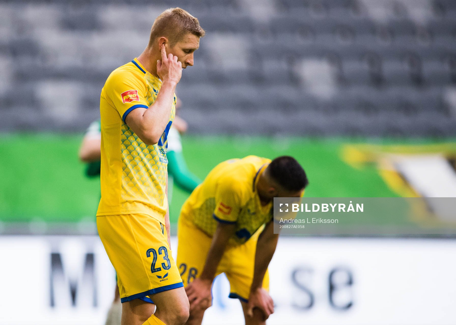 Csaba Spandler and Hadzhiev looks dejected