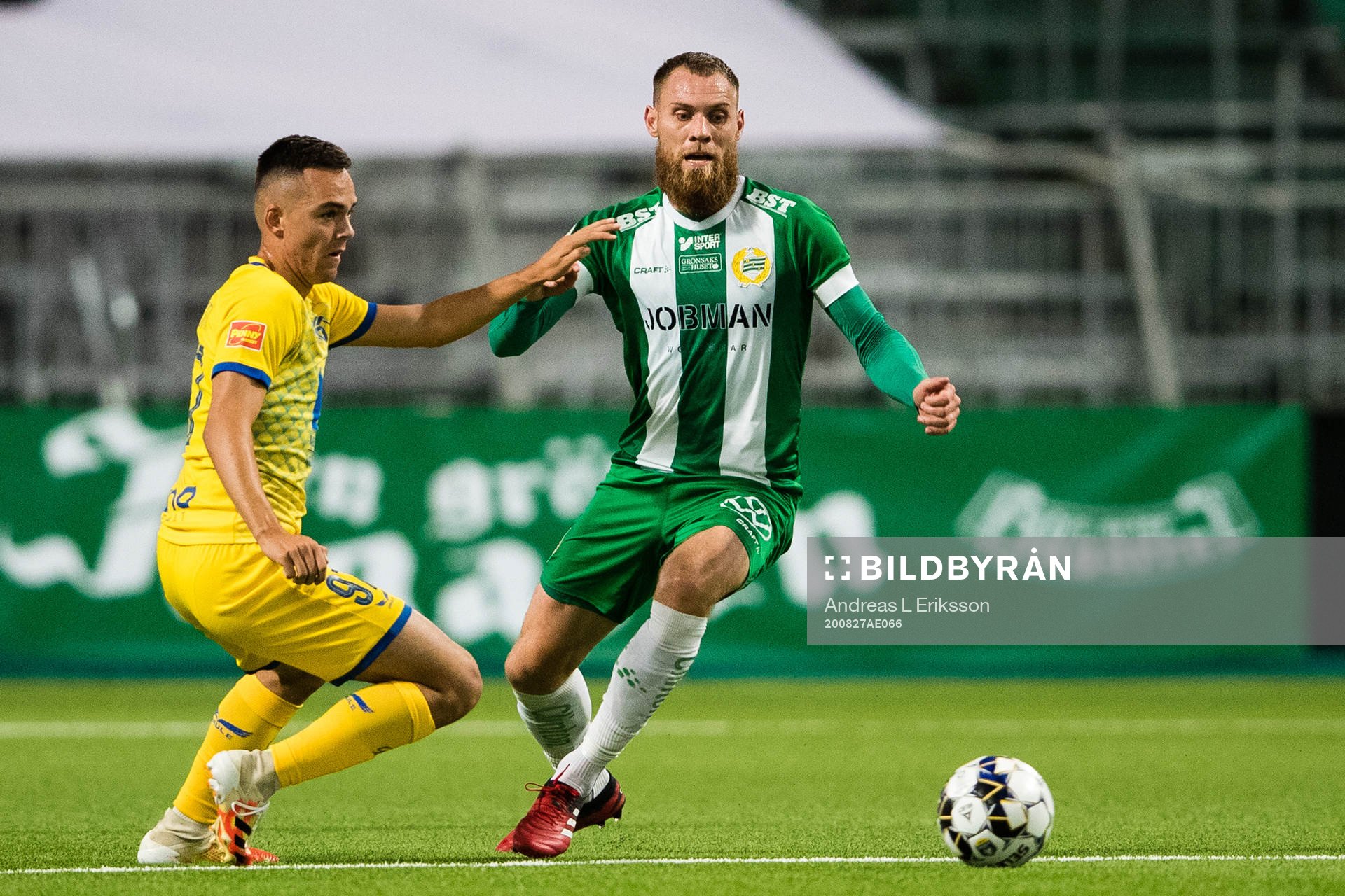 György Komaromi of Puskas and David Fällman of Hammarby