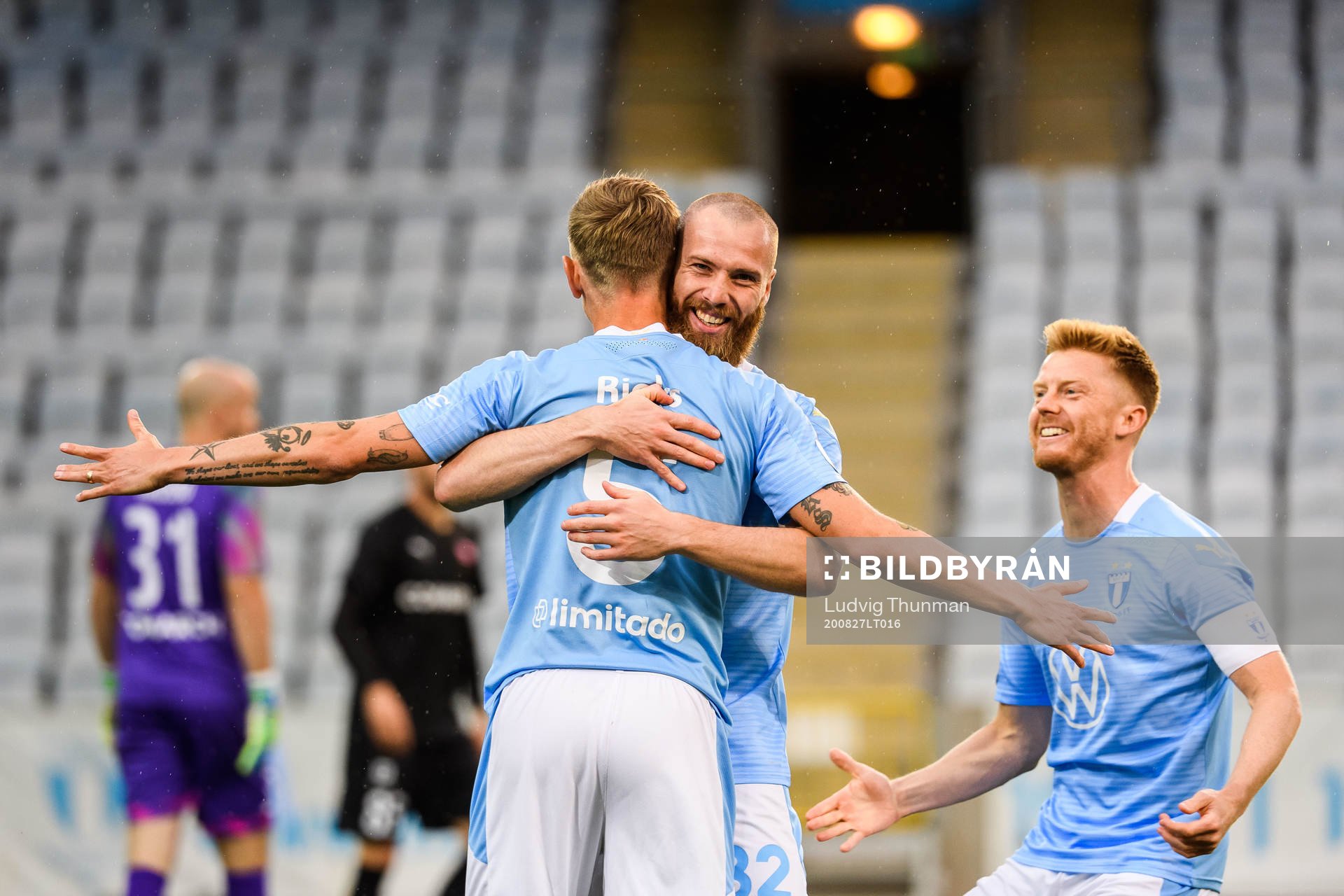Jo Inge Berget celebrates with Sören Rieks and Anders