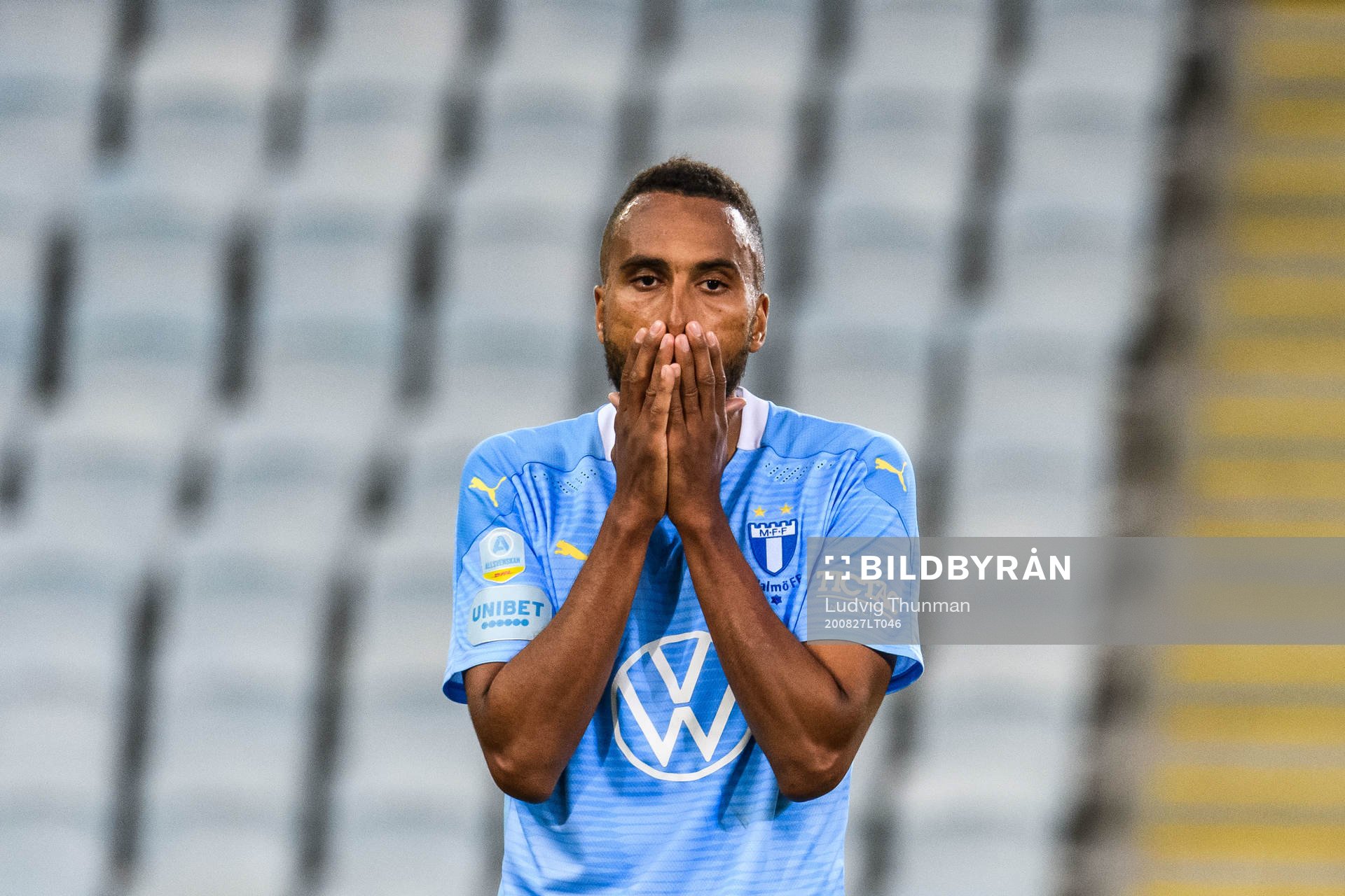 Isaac Kiese Thelin of Malmö FF looks dejected