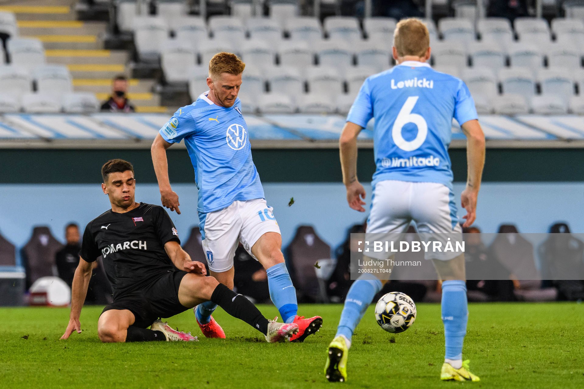 Florian Loshaj of Cracovia and Anders Christiansen of