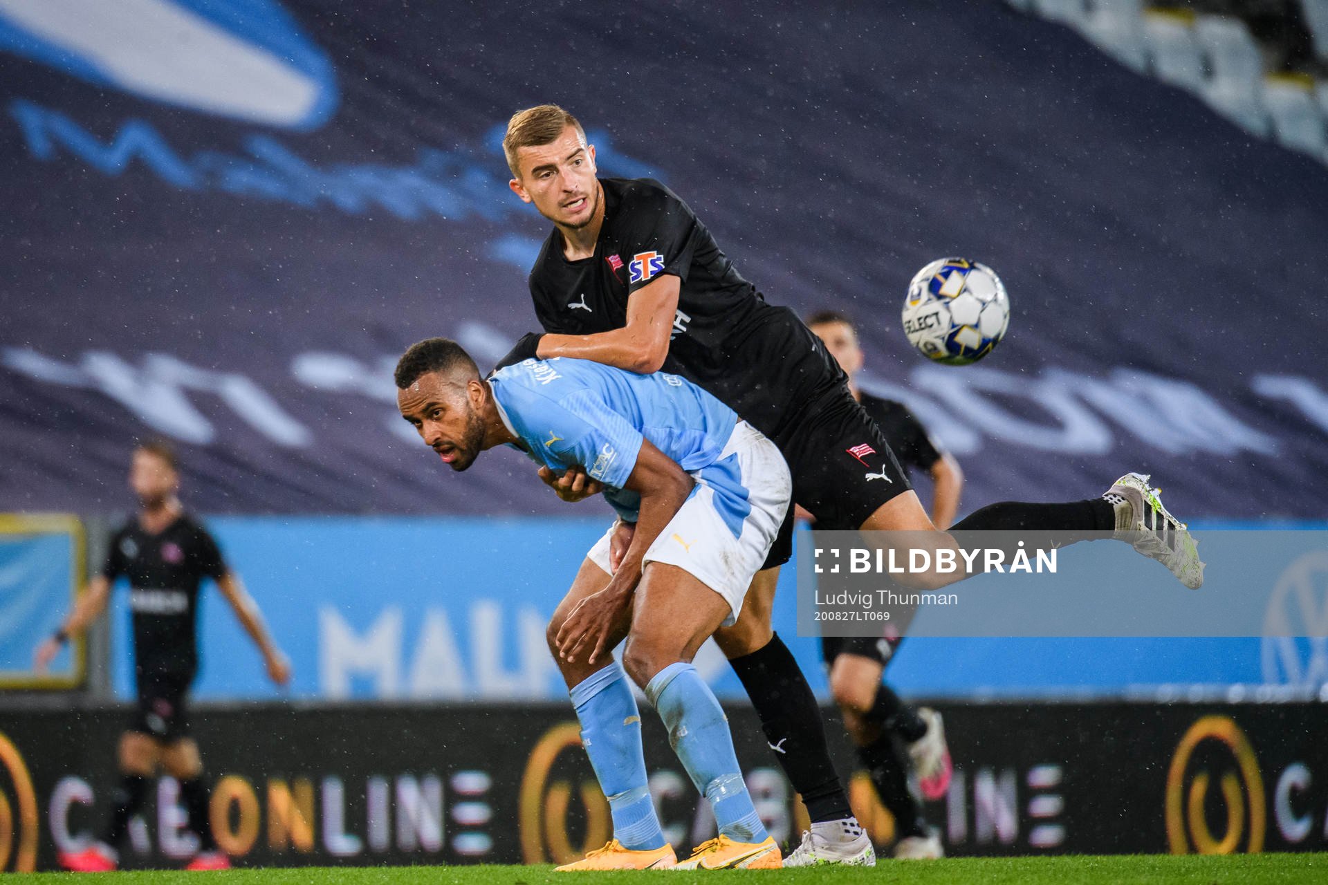 Isaac Kiese Thelin of Malmö FF and Michal Helik of Cracovia