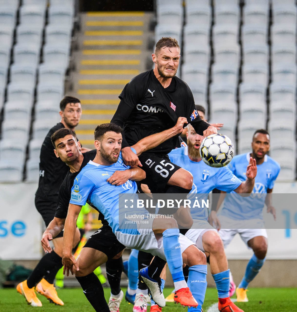 Florian Loshaj and David Jablonsky of Cracovia against