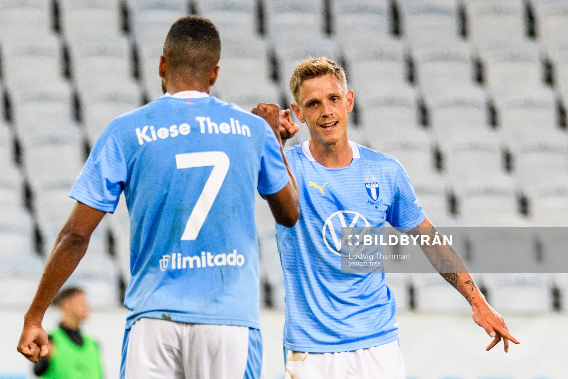Sören Rieks celebrates with Isaac Kiese Thelin