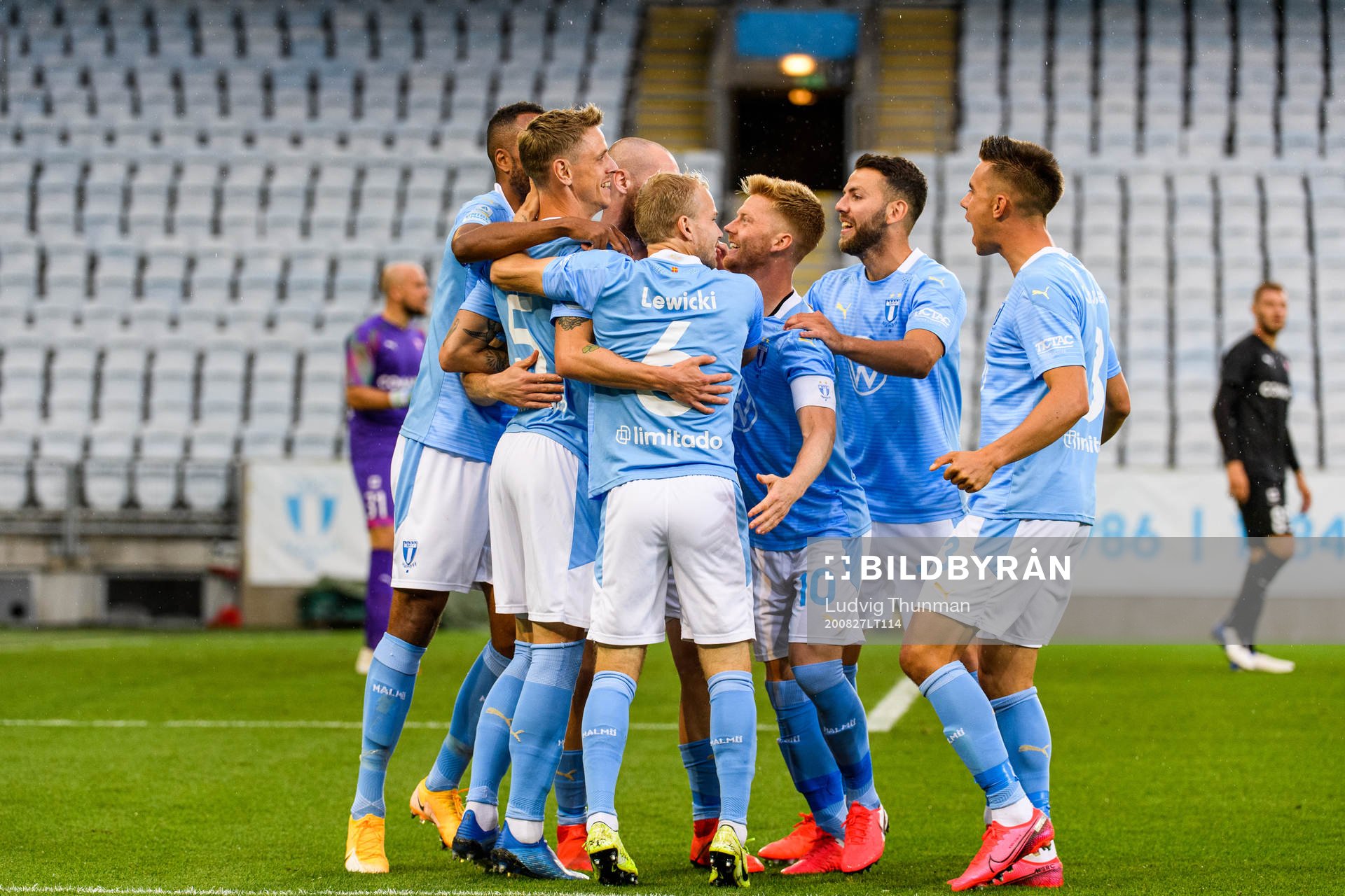 Jo Inge Berget celebrates with his teammates