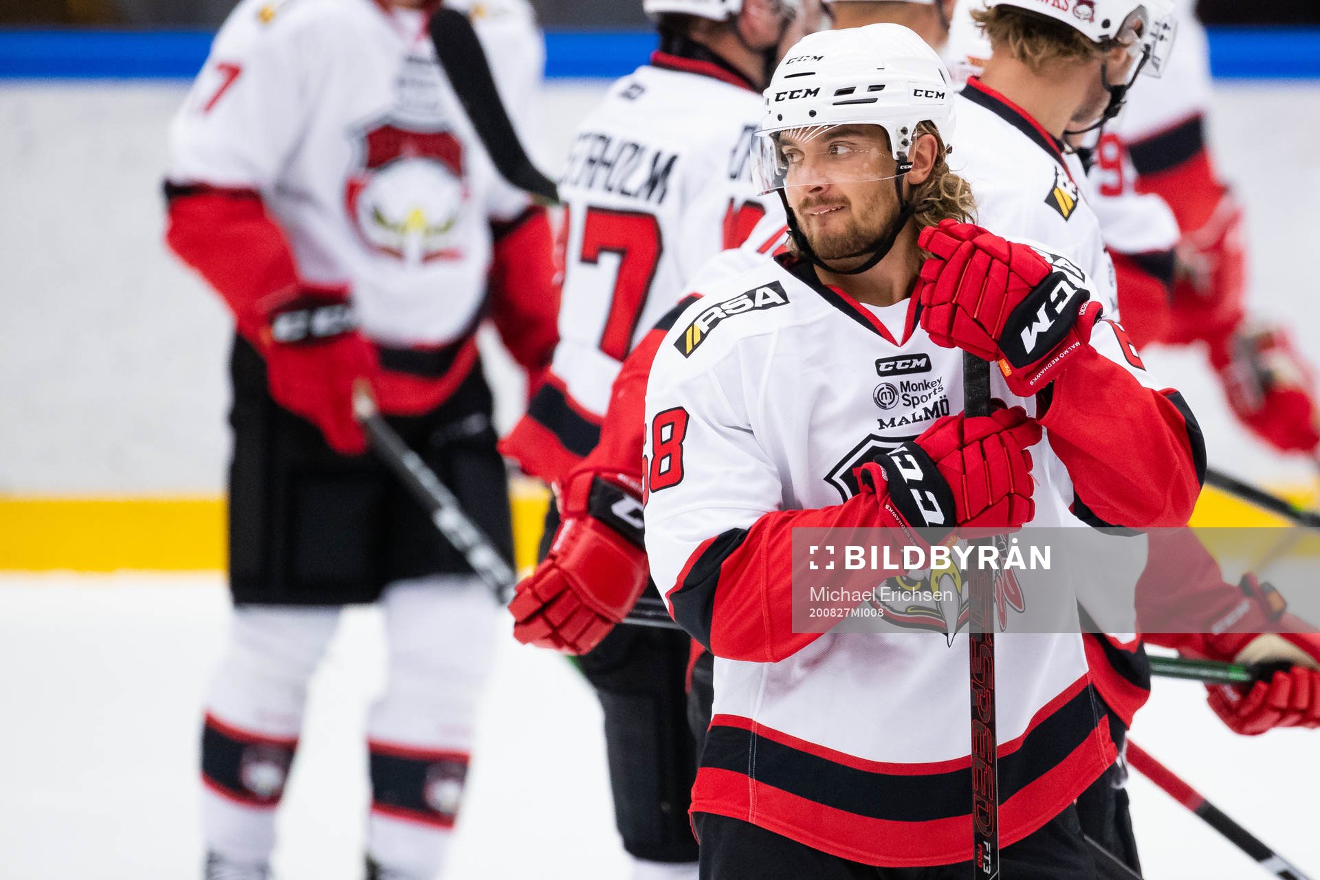 Malmö Redhawks Adam Brodecki på uppvärmningen innan