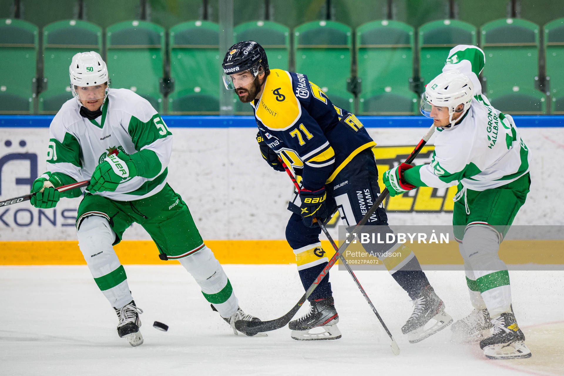 s Linus Fröberg mot Rögles Raphael Lavoie och Brady