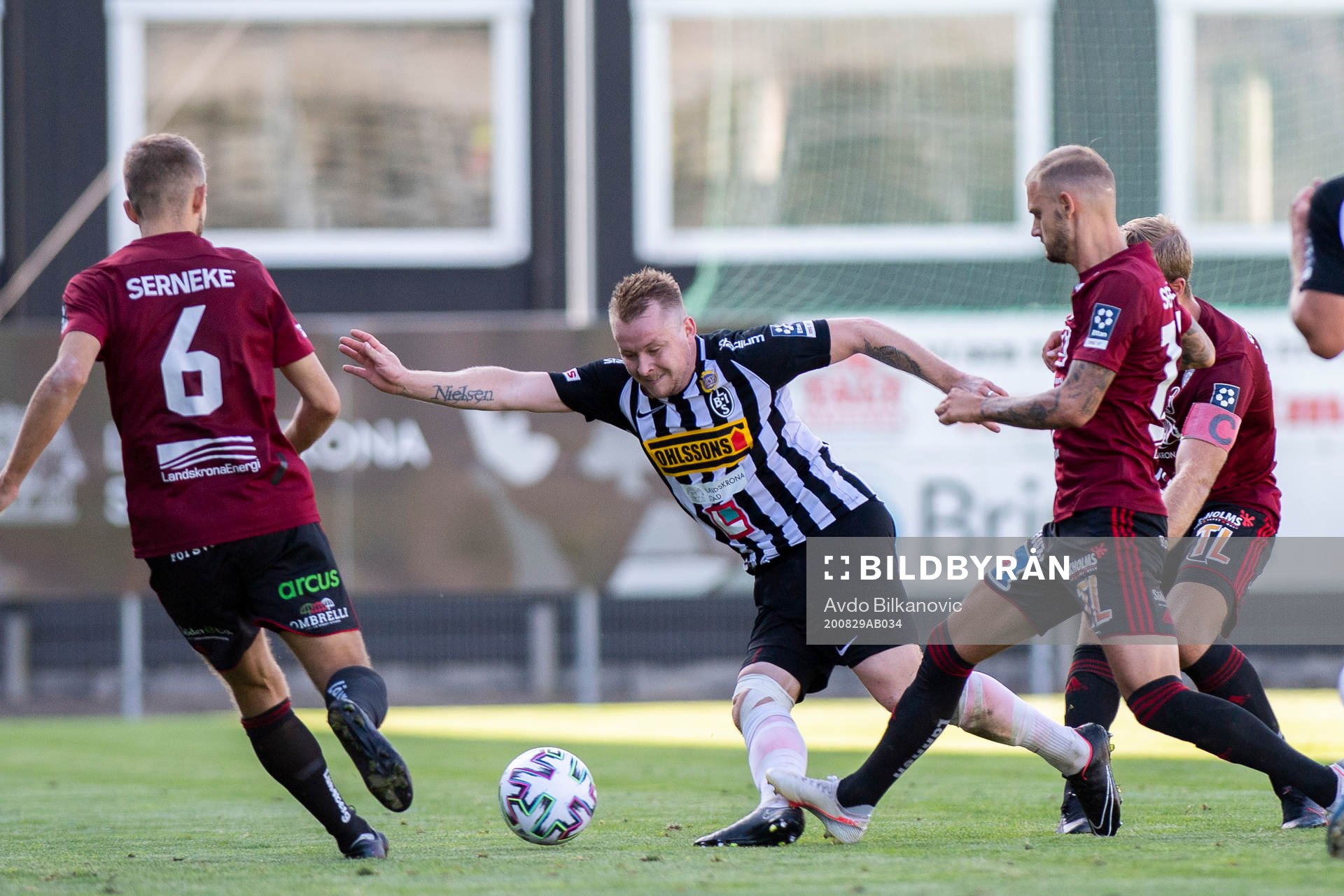 Landskronas Niklas Nielsen och Assyriska Alex Petrovic