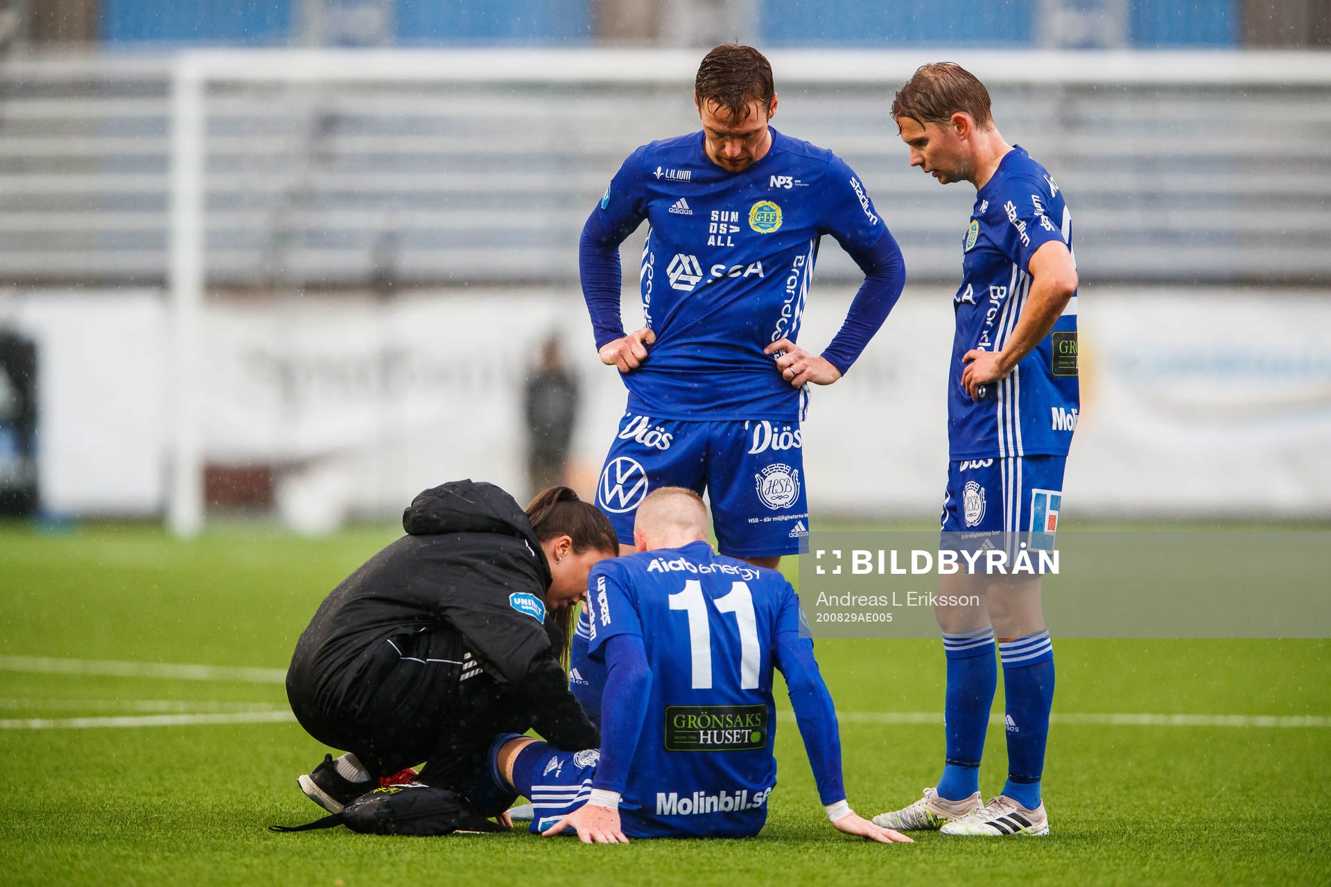 Sundsvalls David Myrestam och Johan Blomberg ser på när