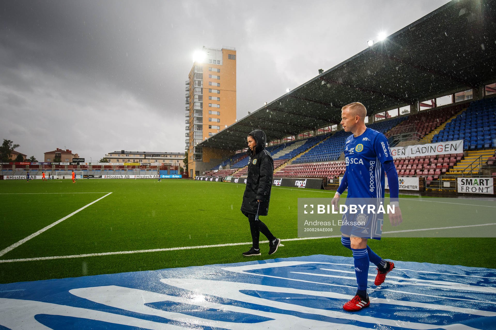 Sundsvalls Tobias Eriksson lämnar planen