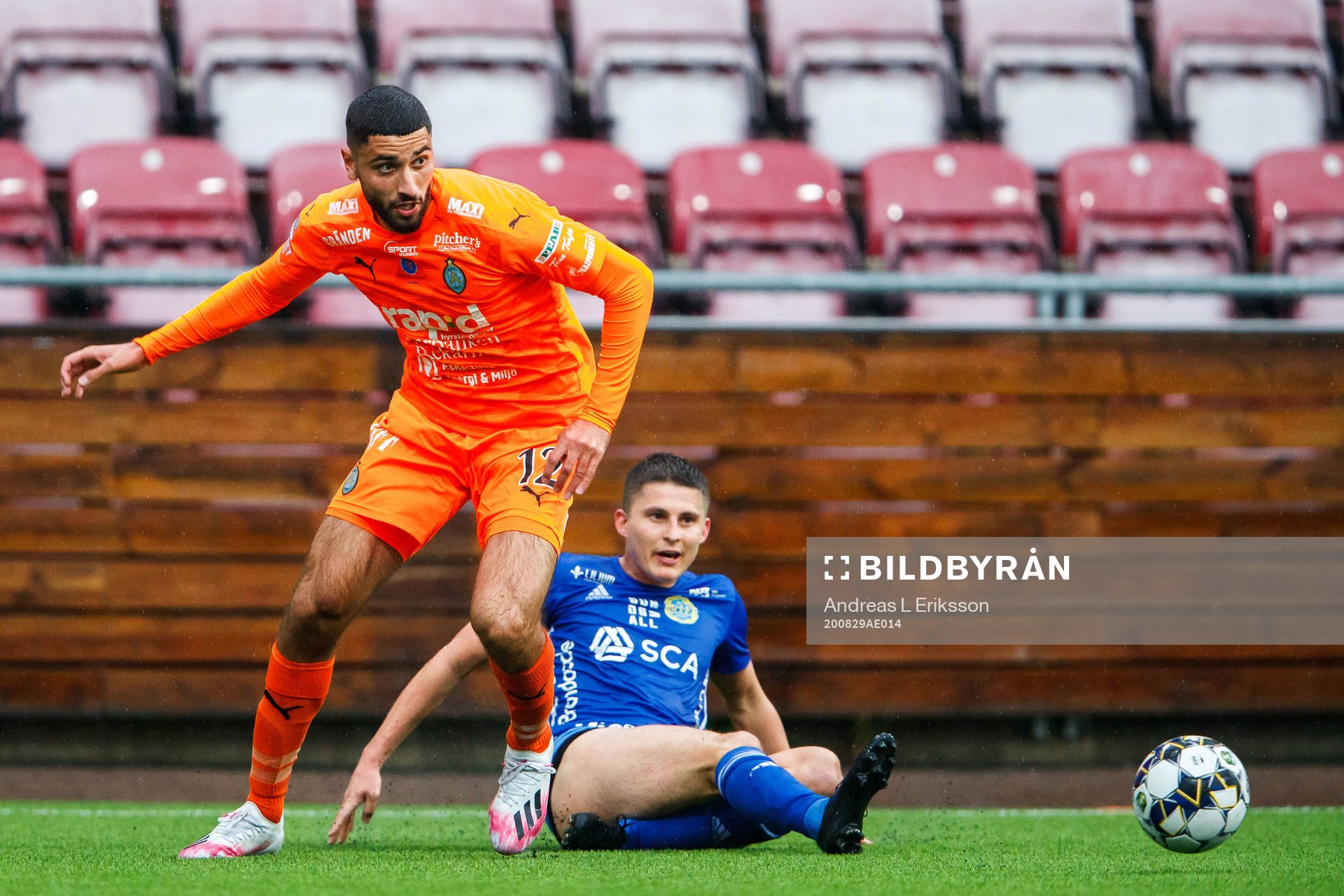 AFC Eskilstunas Pontus Rödin och Sundsvalls Johan Andersson