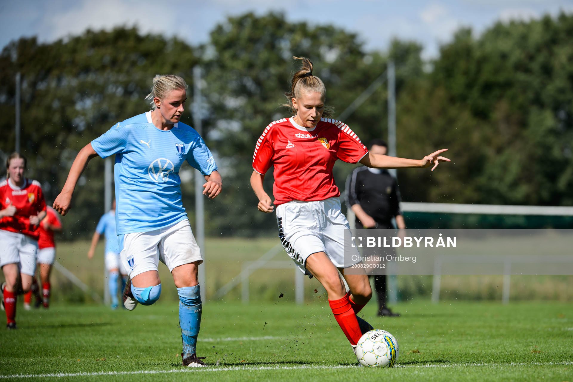 Malmö FFs Emelie Erlandsson och Klågerups Matilda Körbert