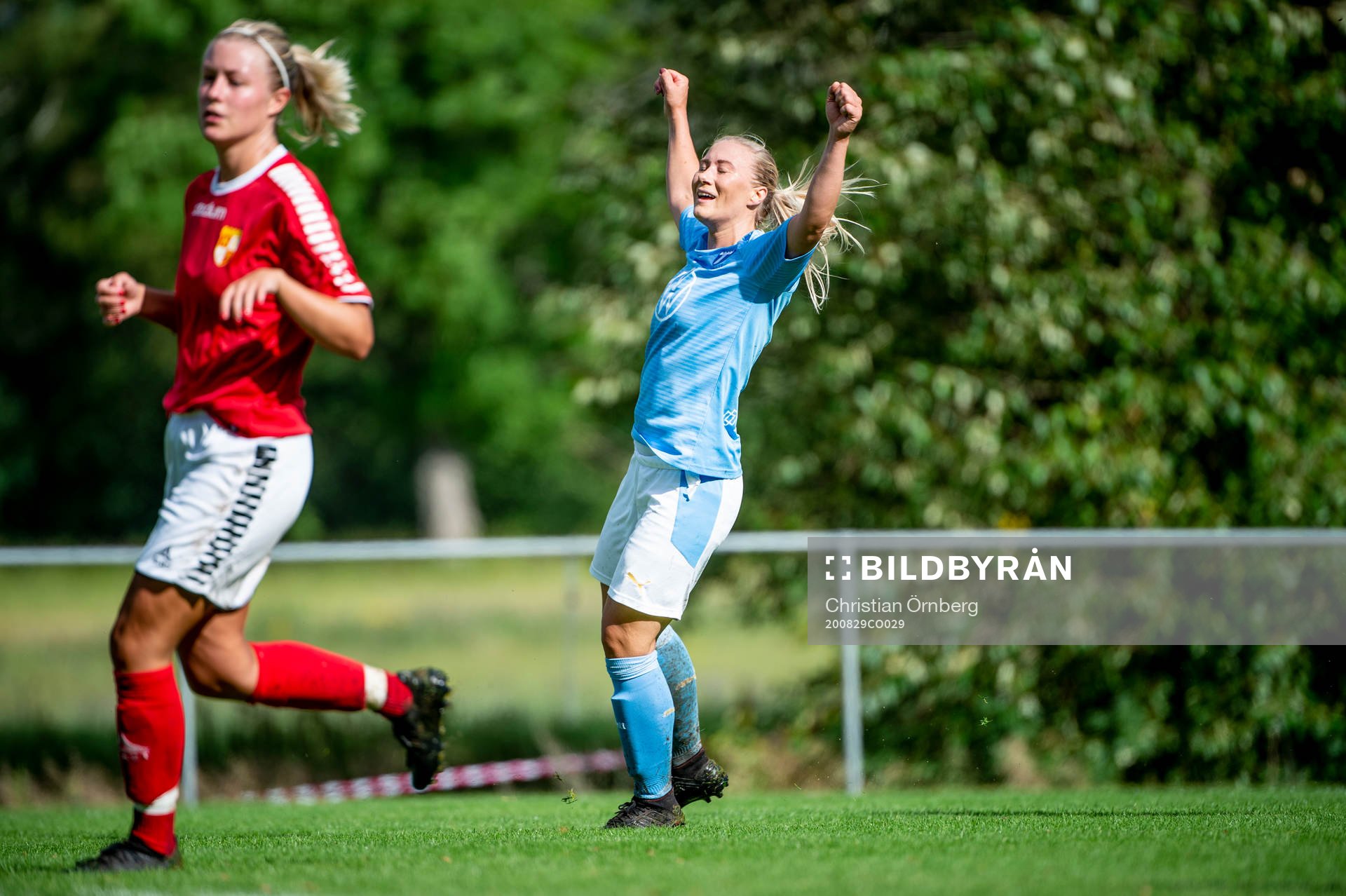 Malmö FFs Madeleine Hejde jublar efter mål under fotbollsmatchen i Division 4 Sydvästra Skåne mellan Klågerup och Malmö FF den 29 augusti 2020 i Klågerup.