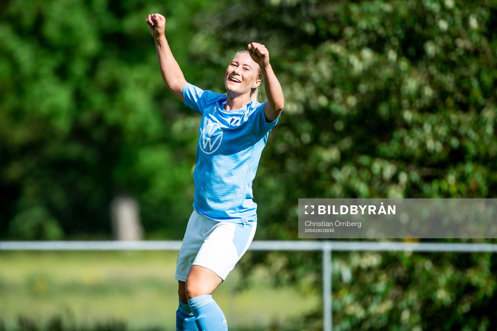 Malmö FFs Madeleine Hejde jublar efter mål under fotbollsmatchen i Division 4 Sydvästra Skåne mellan Klågerup och Malmö FF den 29 augusti 2020 i Klågerup.