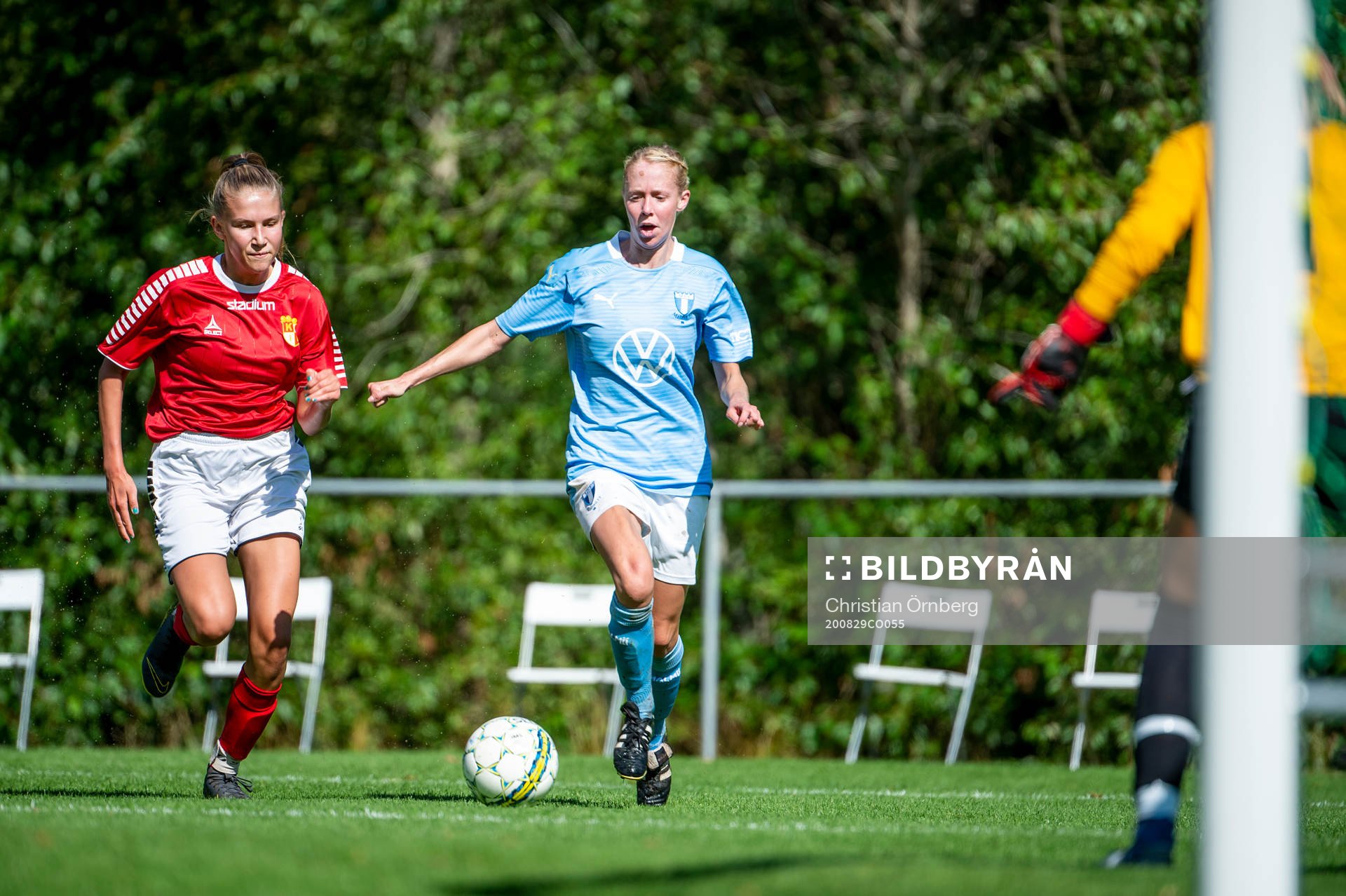 Malmö FFs Stina Stadig mot Klågerups Matilda Körbert och