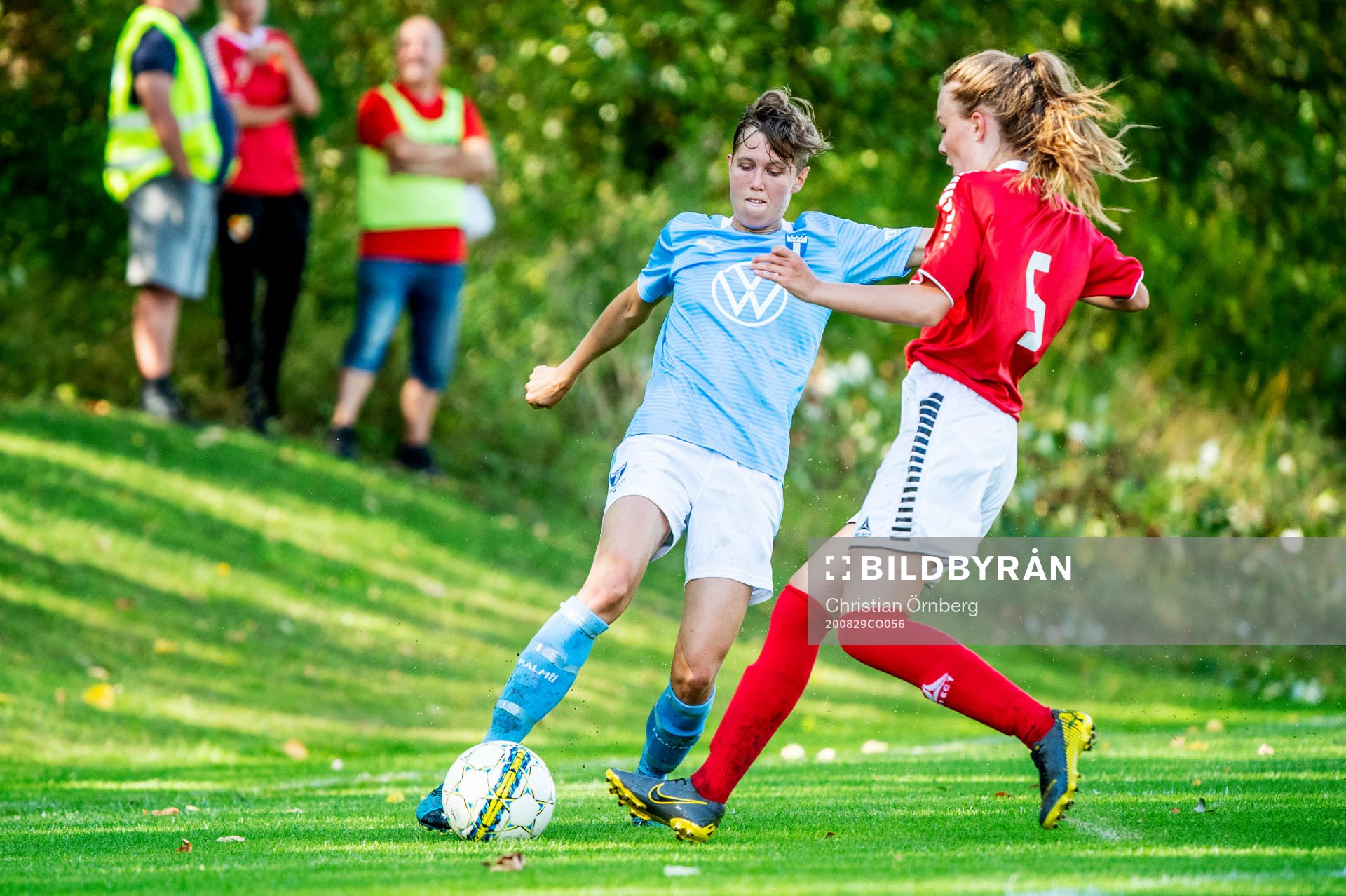 Malmö FFs Anna Hellsten mot Klågerups Lovisa Sandgren