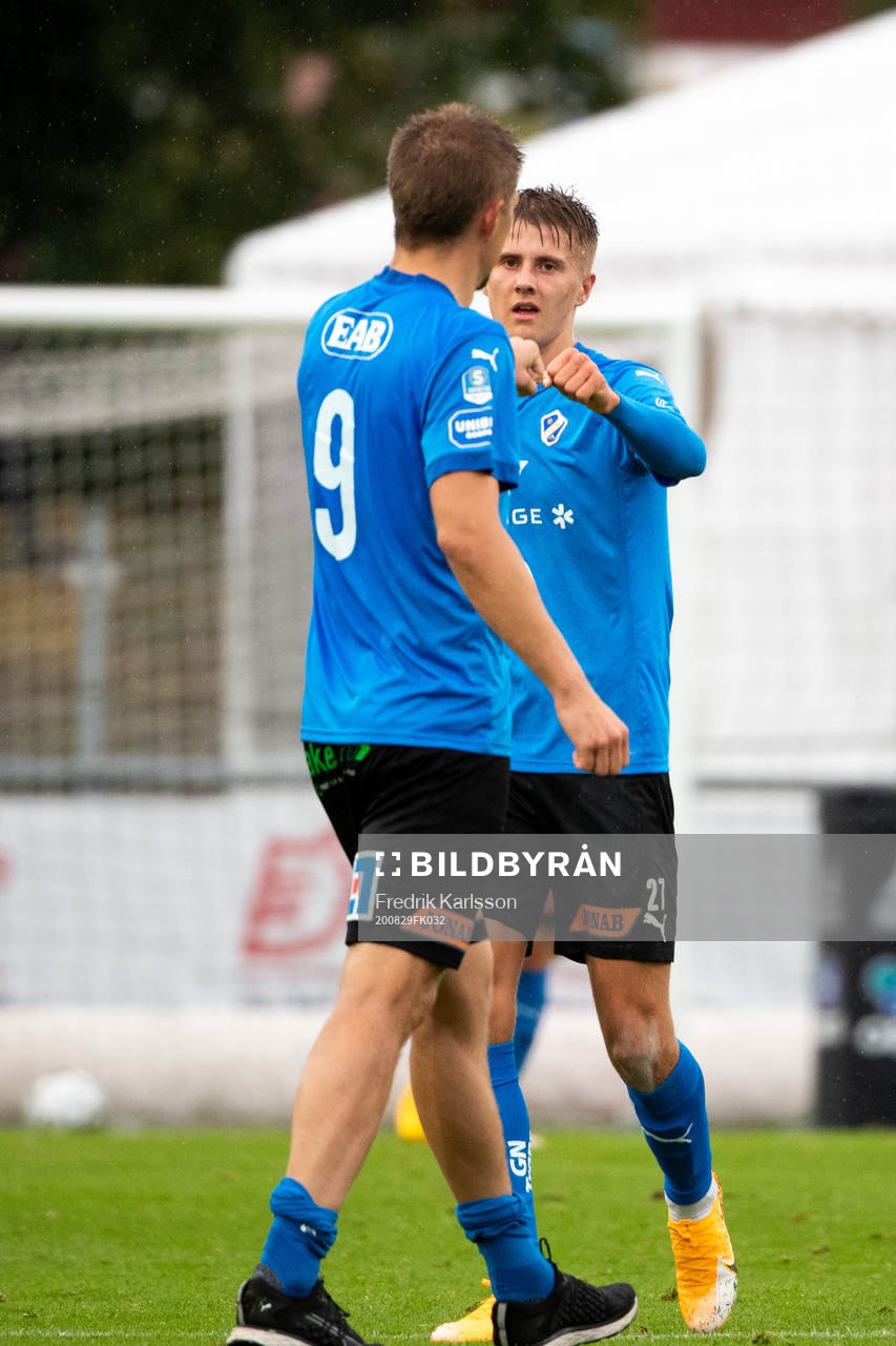 Halmstads Mikael Boman och Erik Ahlstrand jublar