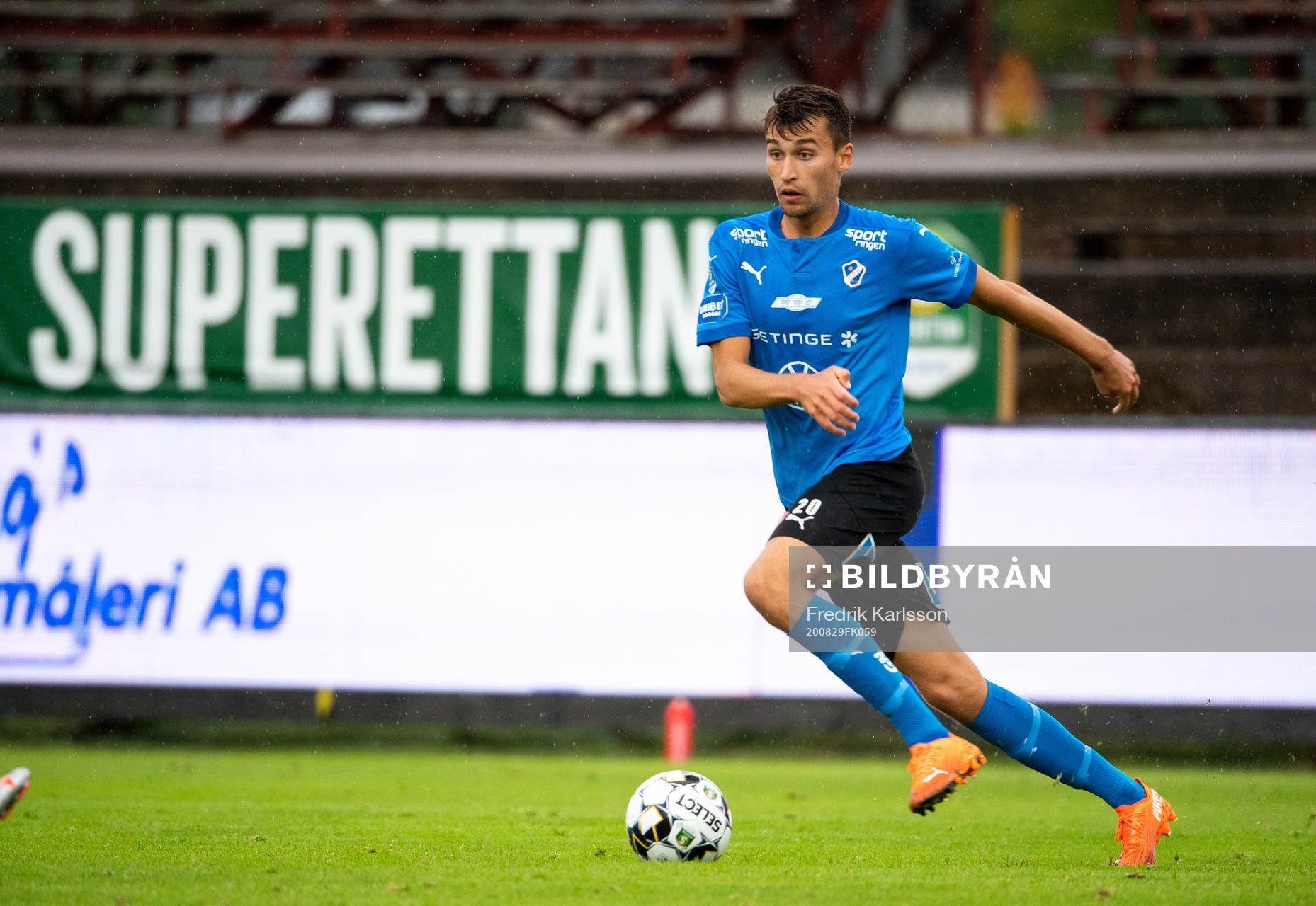 Halmstads Viktor Ljung under fotbollsmatchen i Superettan  mellan Degerfors och Halmstad den 29 augusti 2020 i Degerfors.