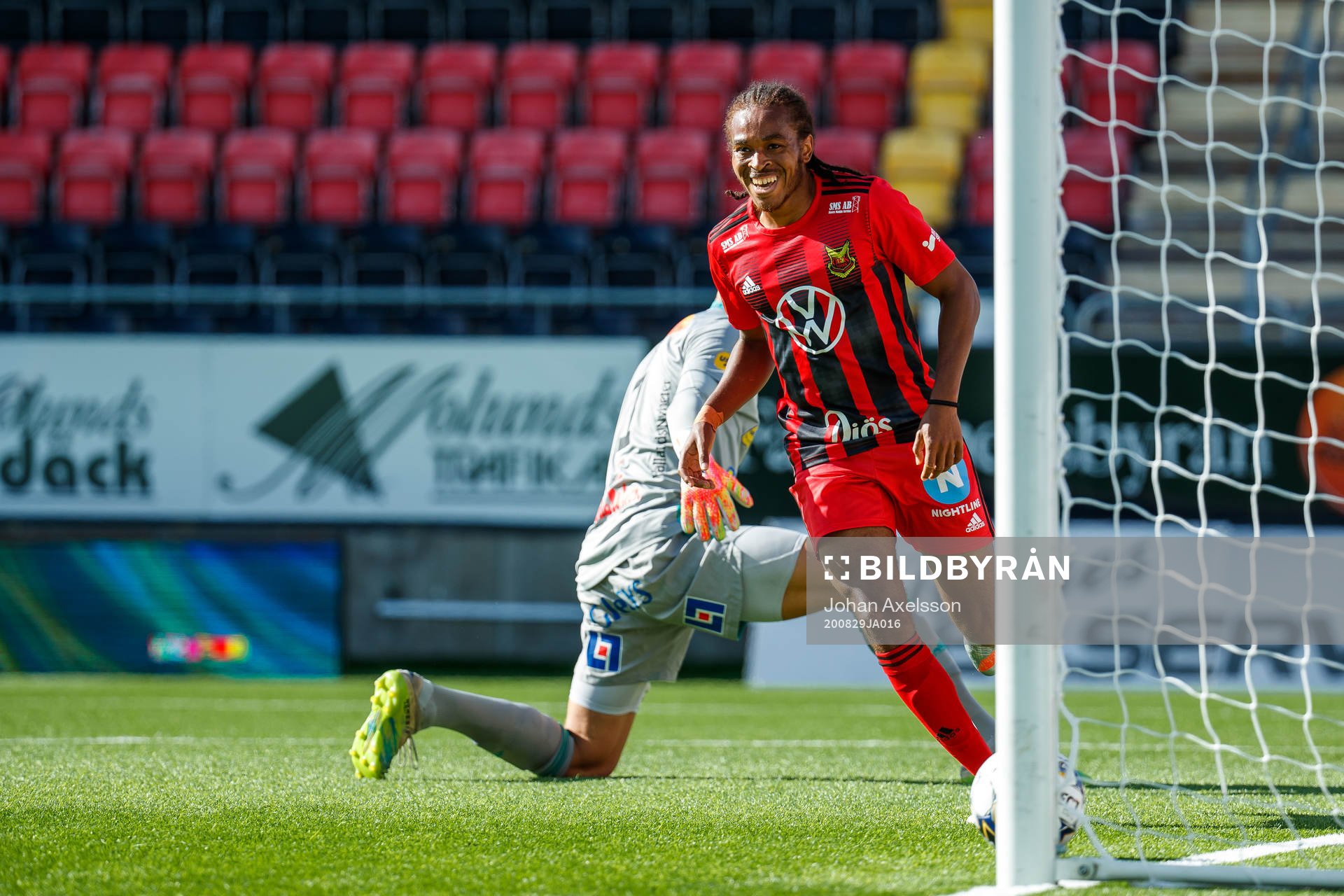 Östersunds Francis Jon-Baptiste jublar