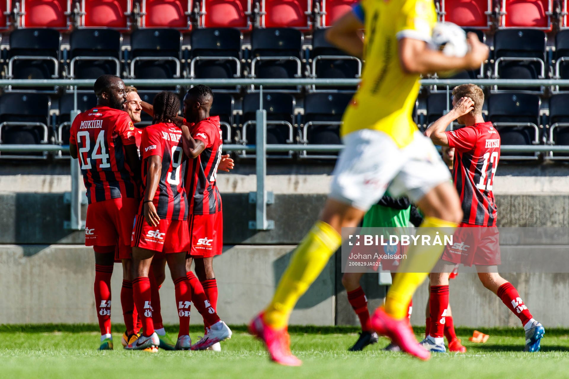 Östersunds Felix Hörberg jublar med lagkamrater