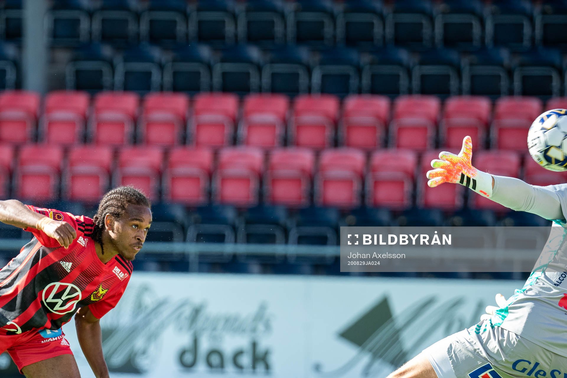 Östersunds Francis Jon-Baptiste gör 1-0 bakom Falkenbergs