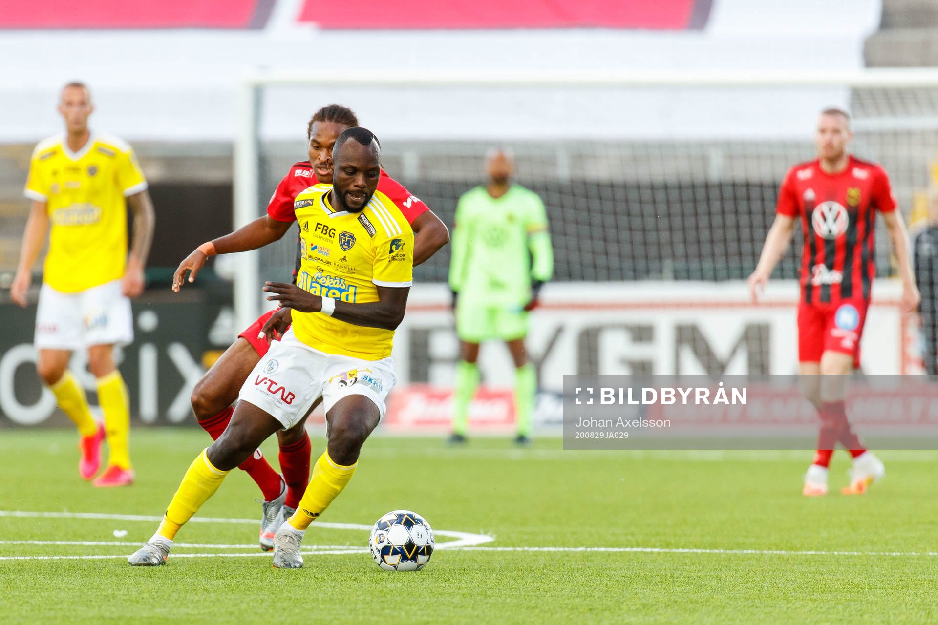 Falkenbergs John Chibuike och Östersunds Francis