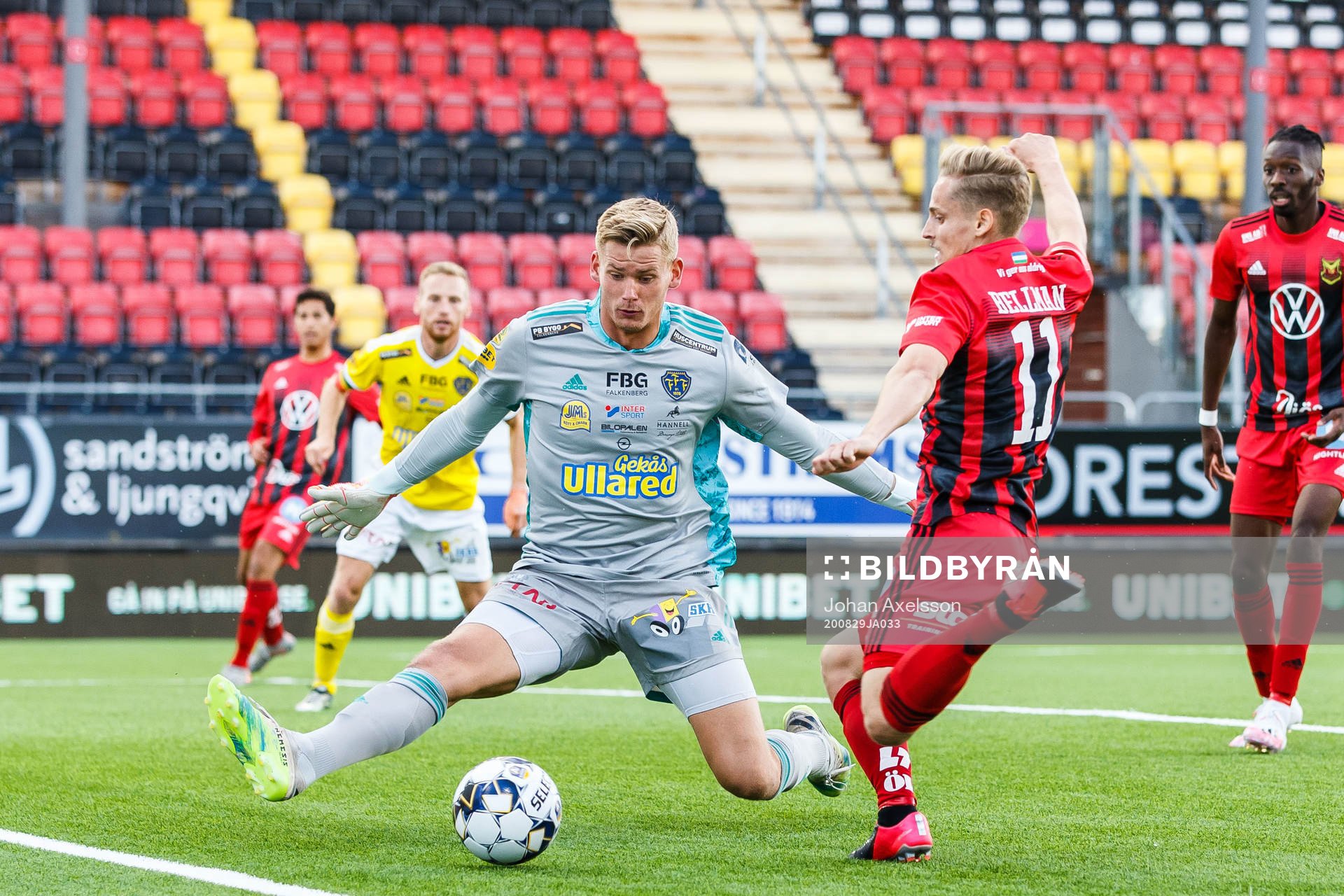 Falkenbergs målvakt Johan Brattberg och Östersunds Henrik