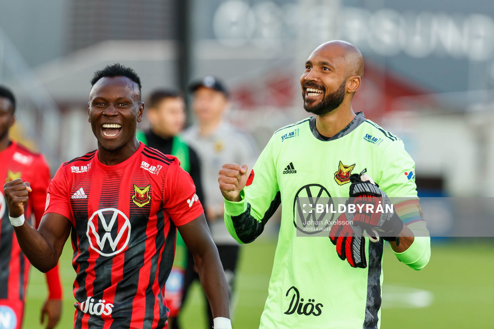 Östersunds målvakt Aly Keita jublar