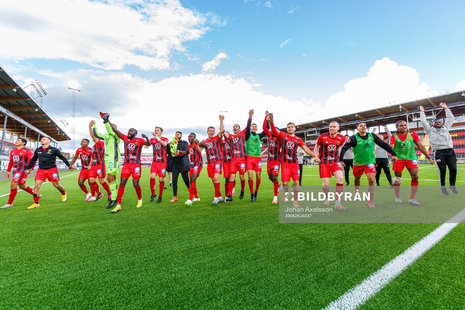 Östersunds spelare jublar efter fotbollsmatchen i Allsvenskan mellan Östersund och Falkenberg den 29 augusti 2020 i Östersund.