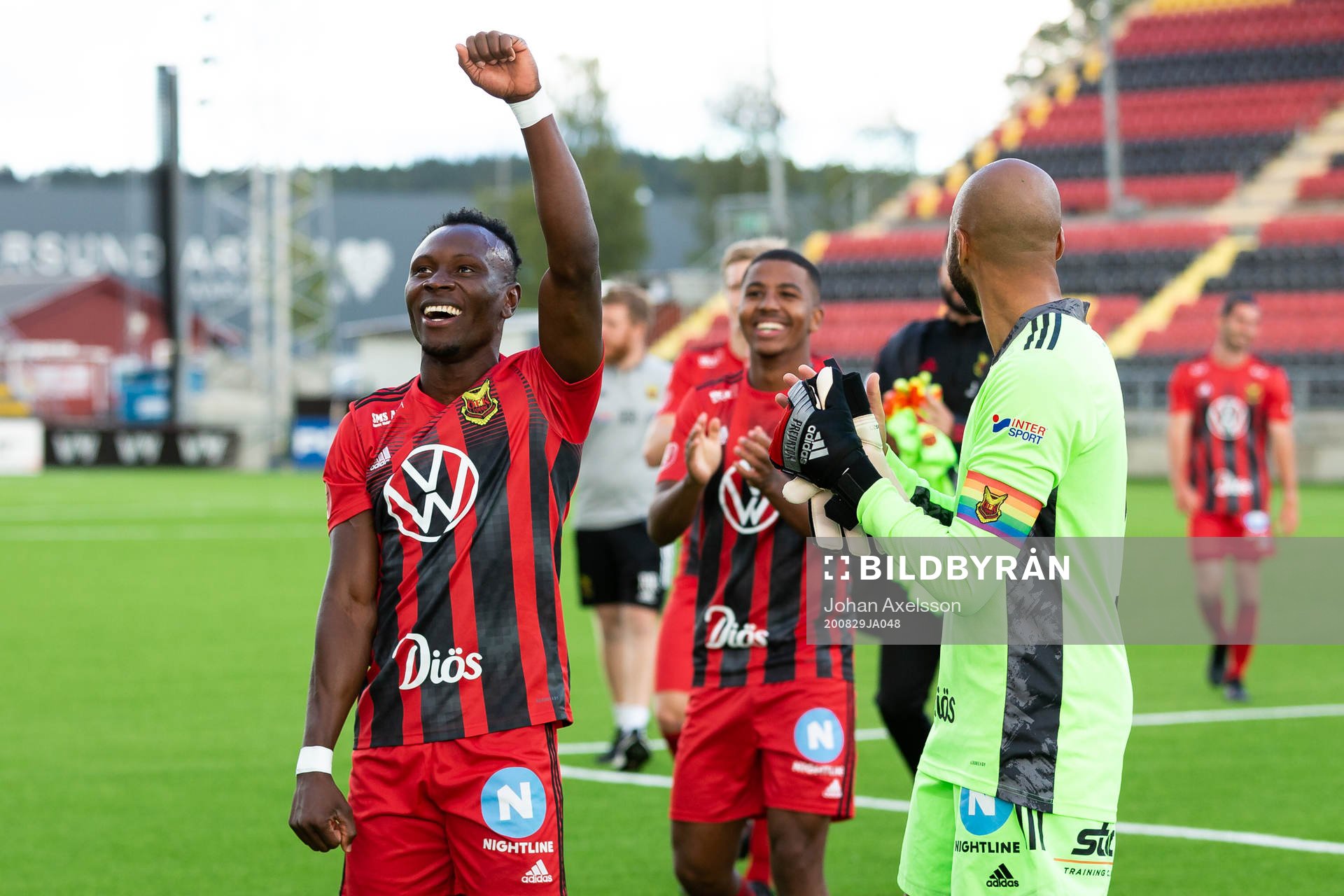 Östersunds Sam Mensiro jublar