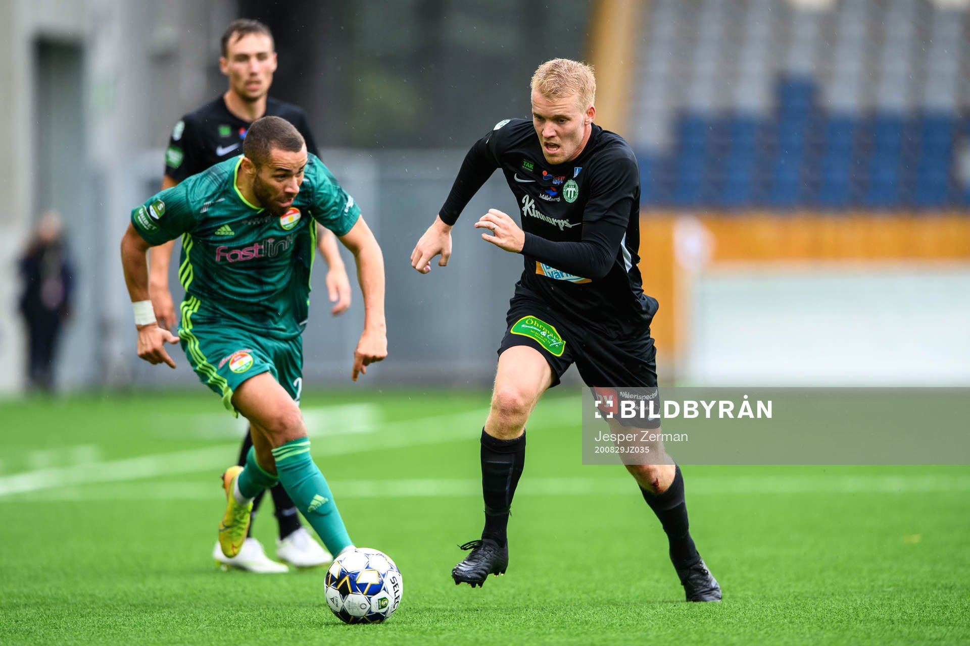 Dalkurds Malkolm Moenza och Västerås Simon Johansson