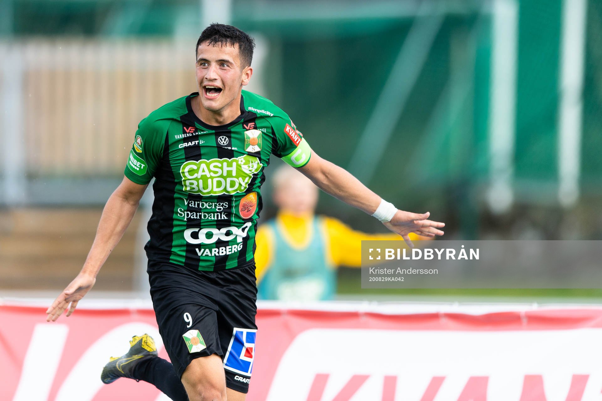 Varbergs Astrit Selmani jublar efter 2-0 under fotbollsmatchen i Allsvenskan mellan Varberg och Sirius den 29 augusti 2020 i Varberg.