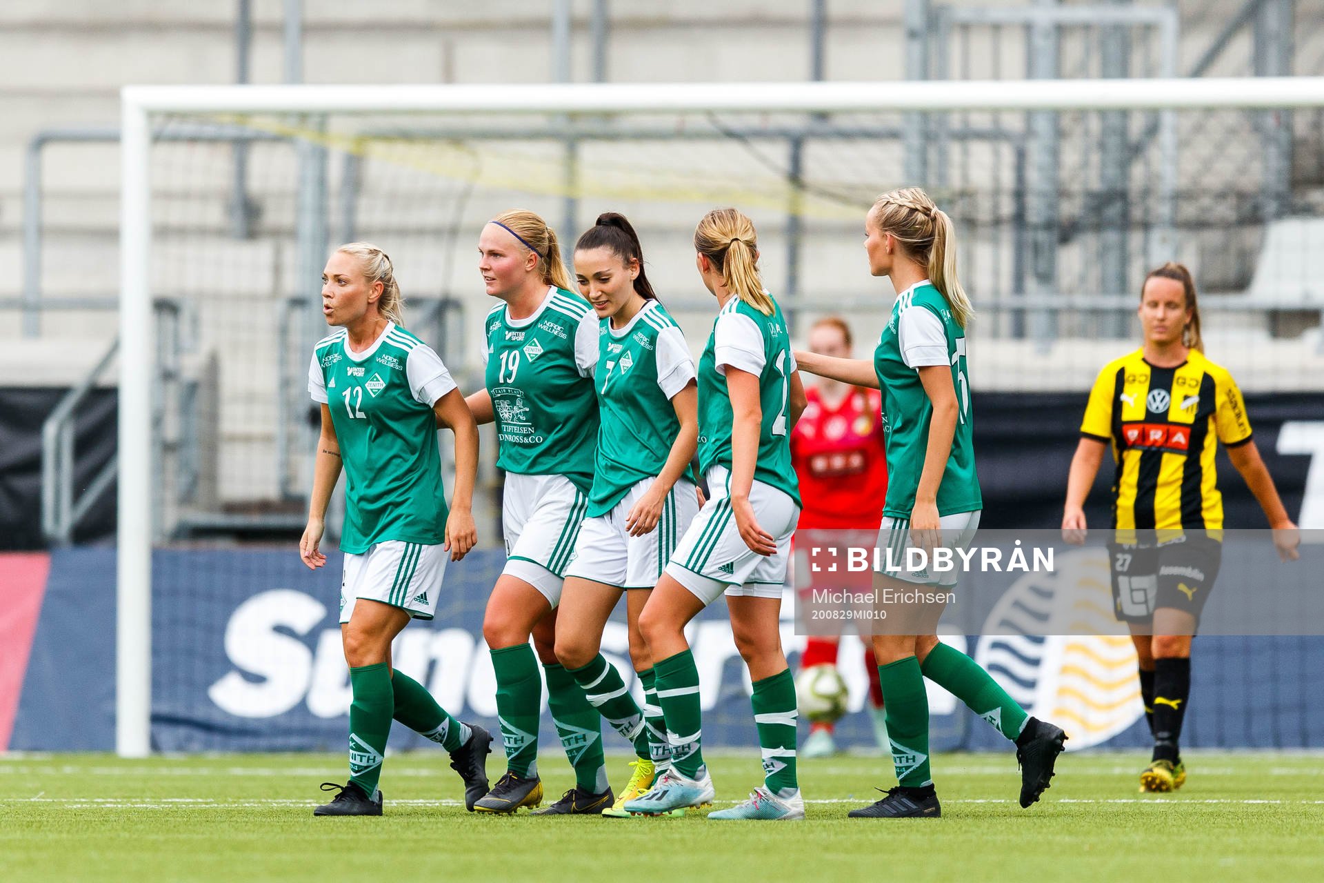 Zeniths Sandra Mannerstråle jublar med lagkamrater