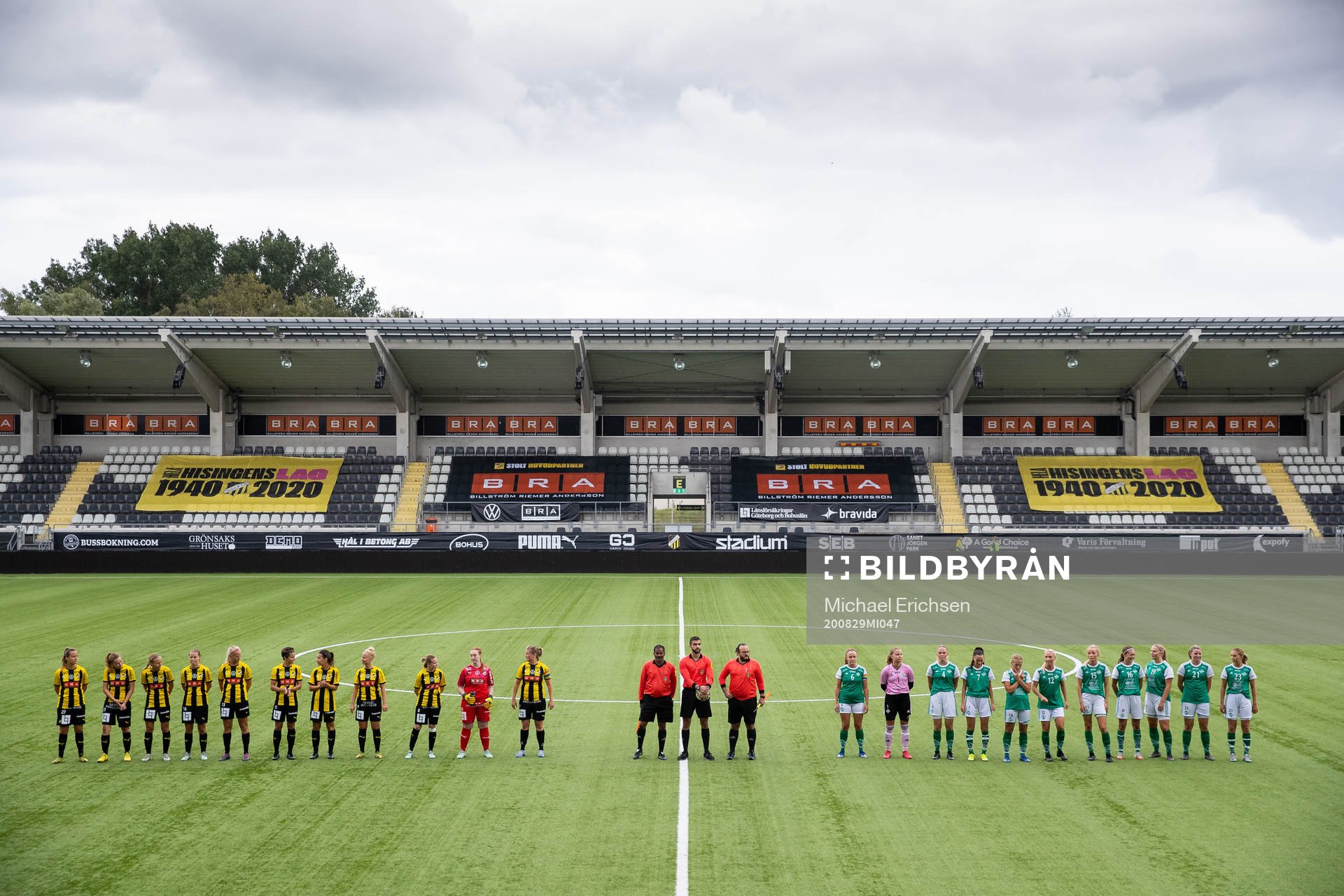 Lagen på line up innan fotbollsmatchen Division 2 mellan
