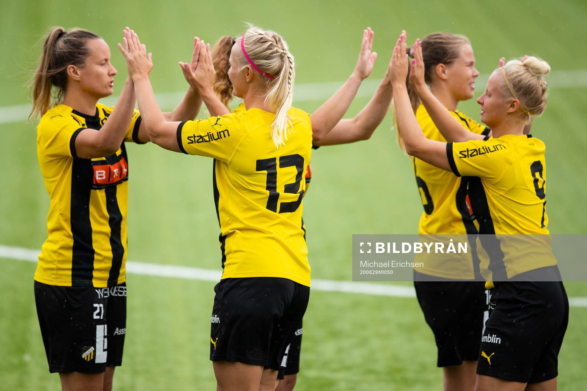 Häckens Emelie Pettersson, Ida Lindberg, Matilda Öst och