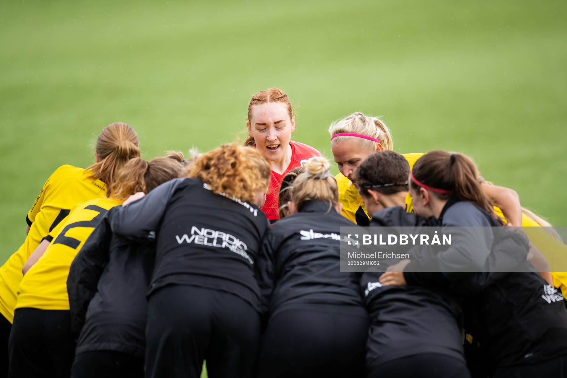 Häcken samlade innan fotbollsmatchen Division 2 mellan
