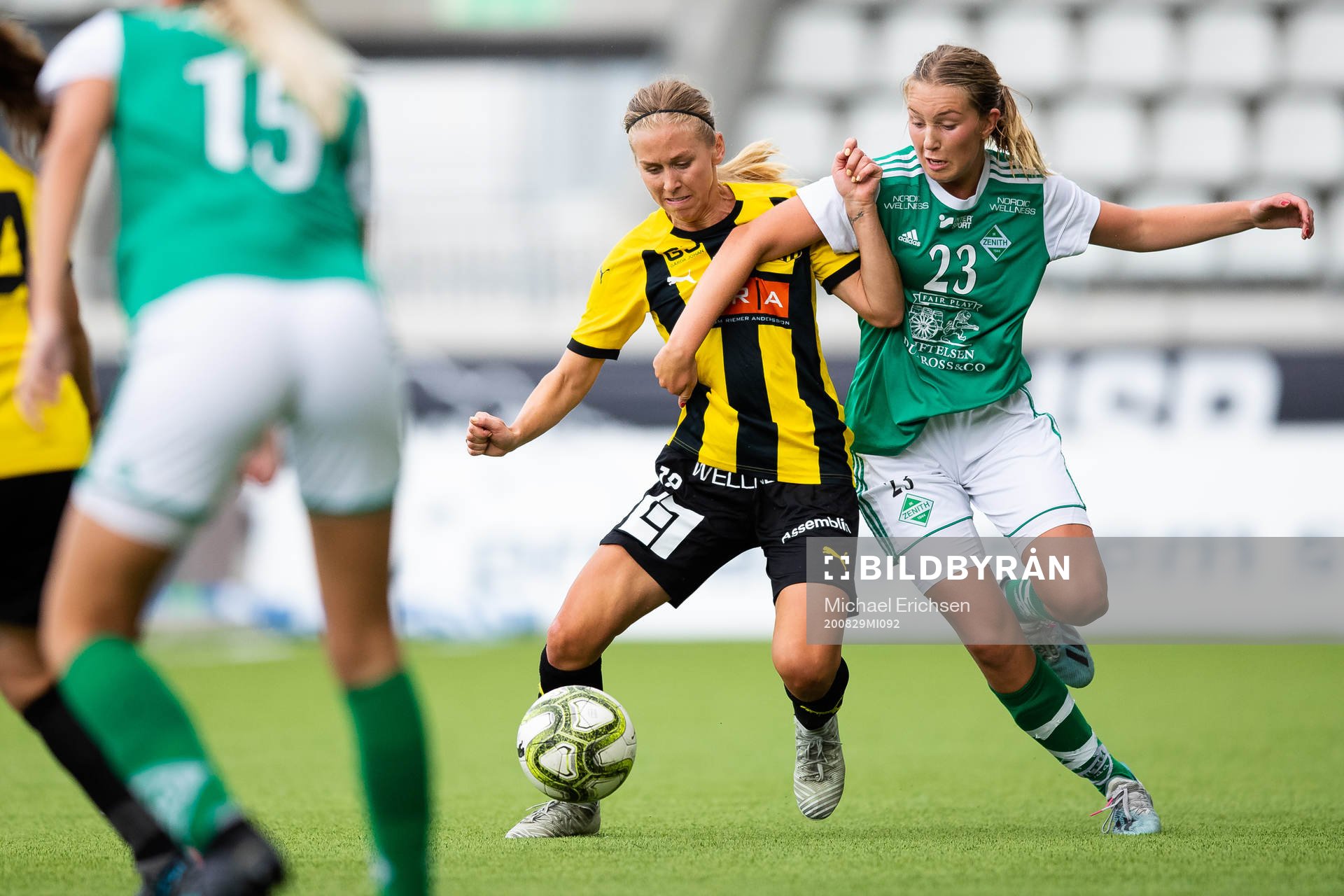 Häckens Malin Hörnberg och Zeniths Sophia Kellström under fotbollsmatchen Division 2 mellan Häcken och Zenith den 29 augusti 2020 i Göteborg.