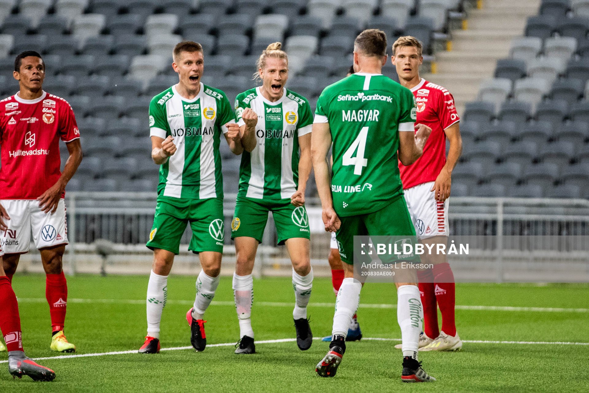Hammarbys Richard Magyar (h) jublar