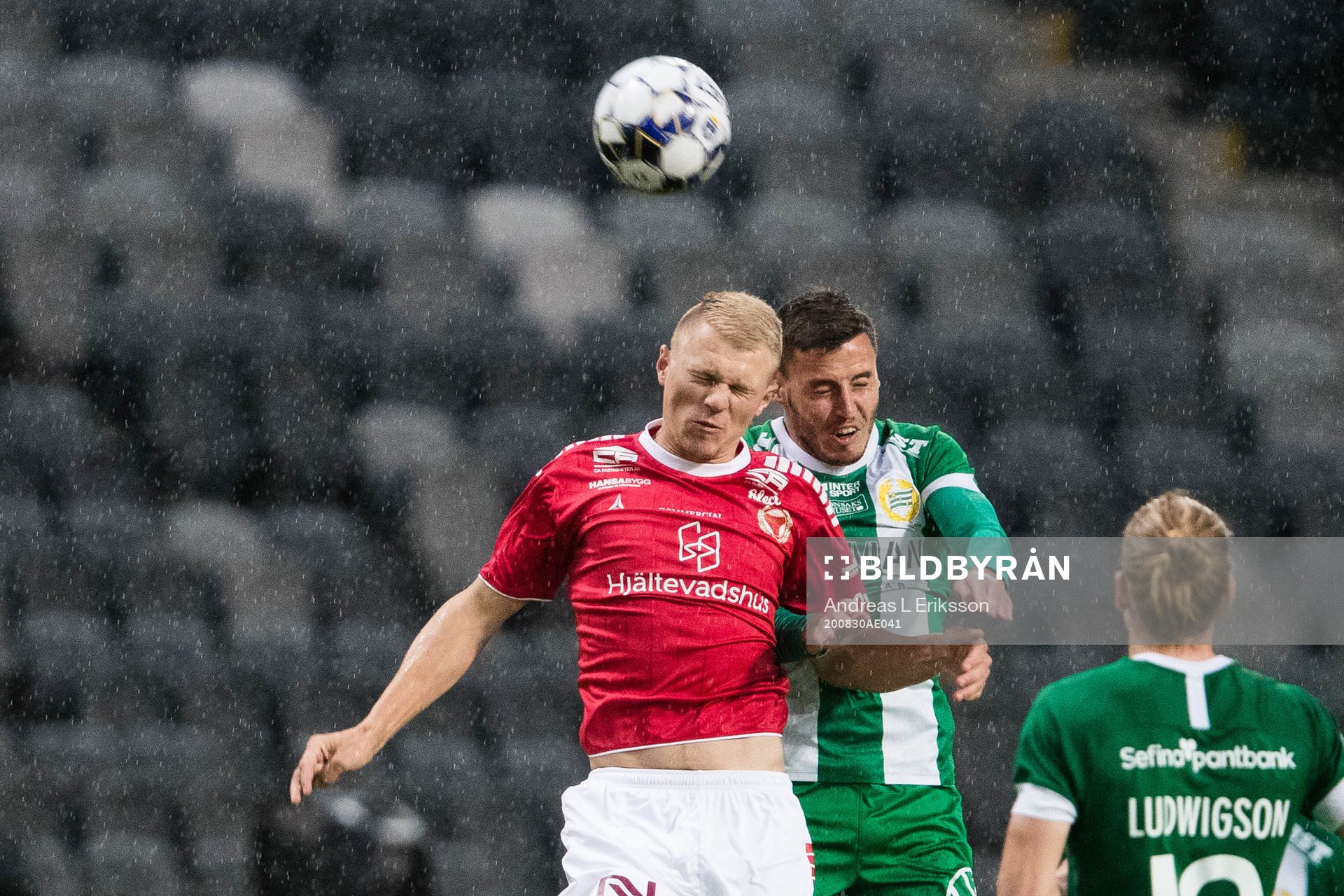 Kalmars Edvin Crona i en nickduell med Hammarbys Jeppe