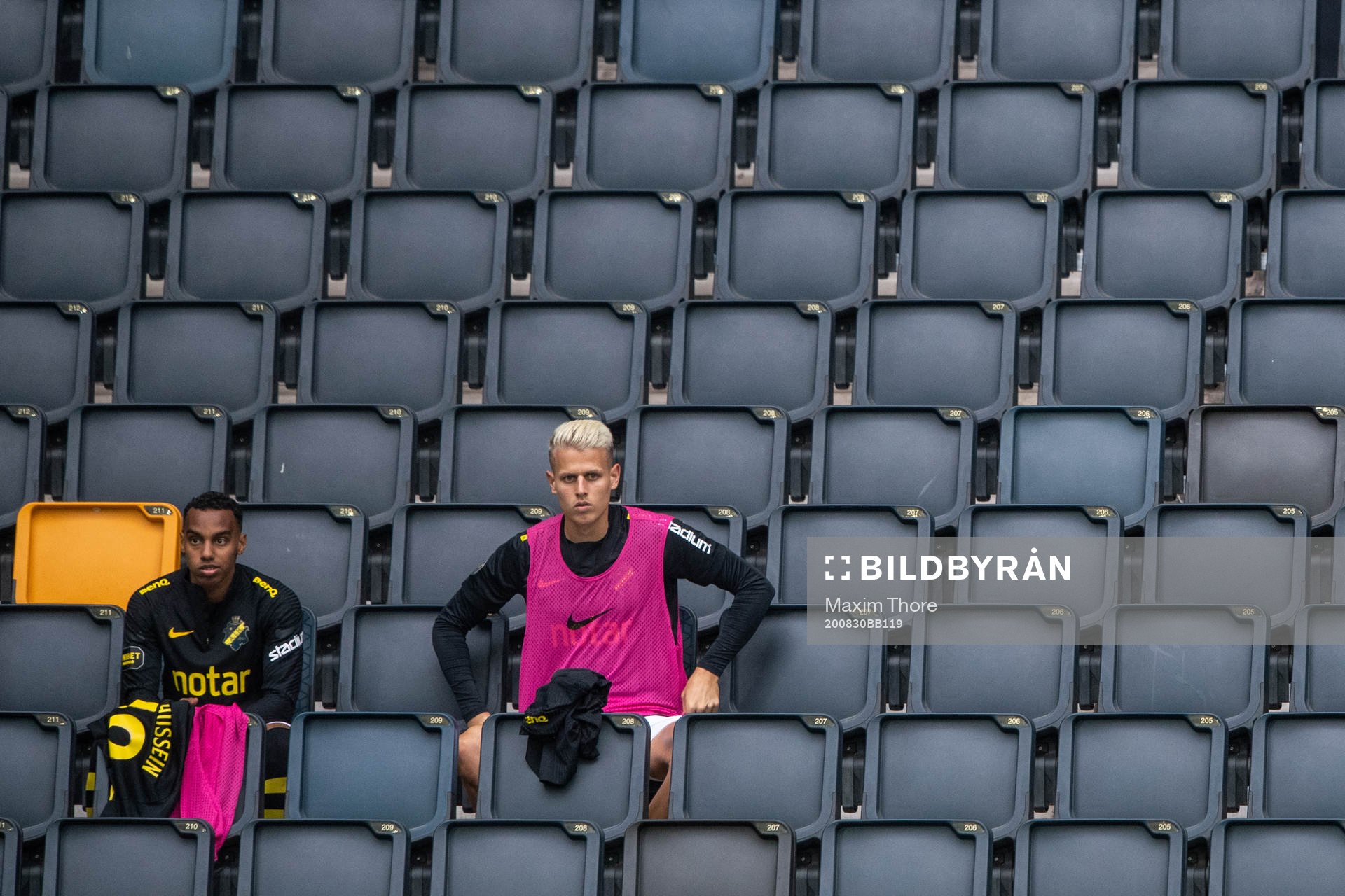 s Bilal Hussein och Bojan Radulovic på bänken