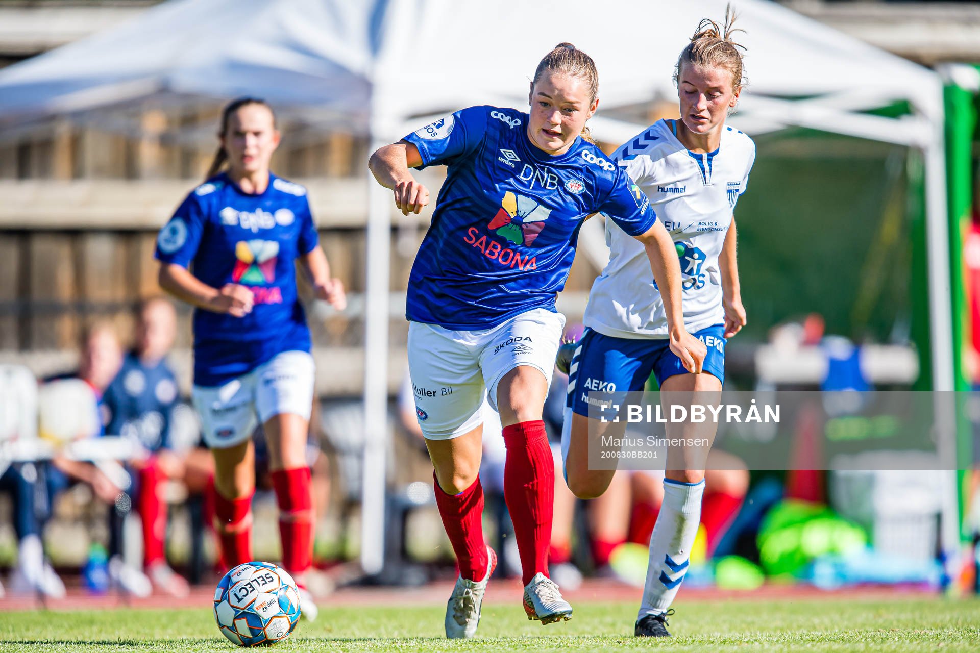 Janni Bøgild Thomsen of Vålerenga and Kristin Holmen of